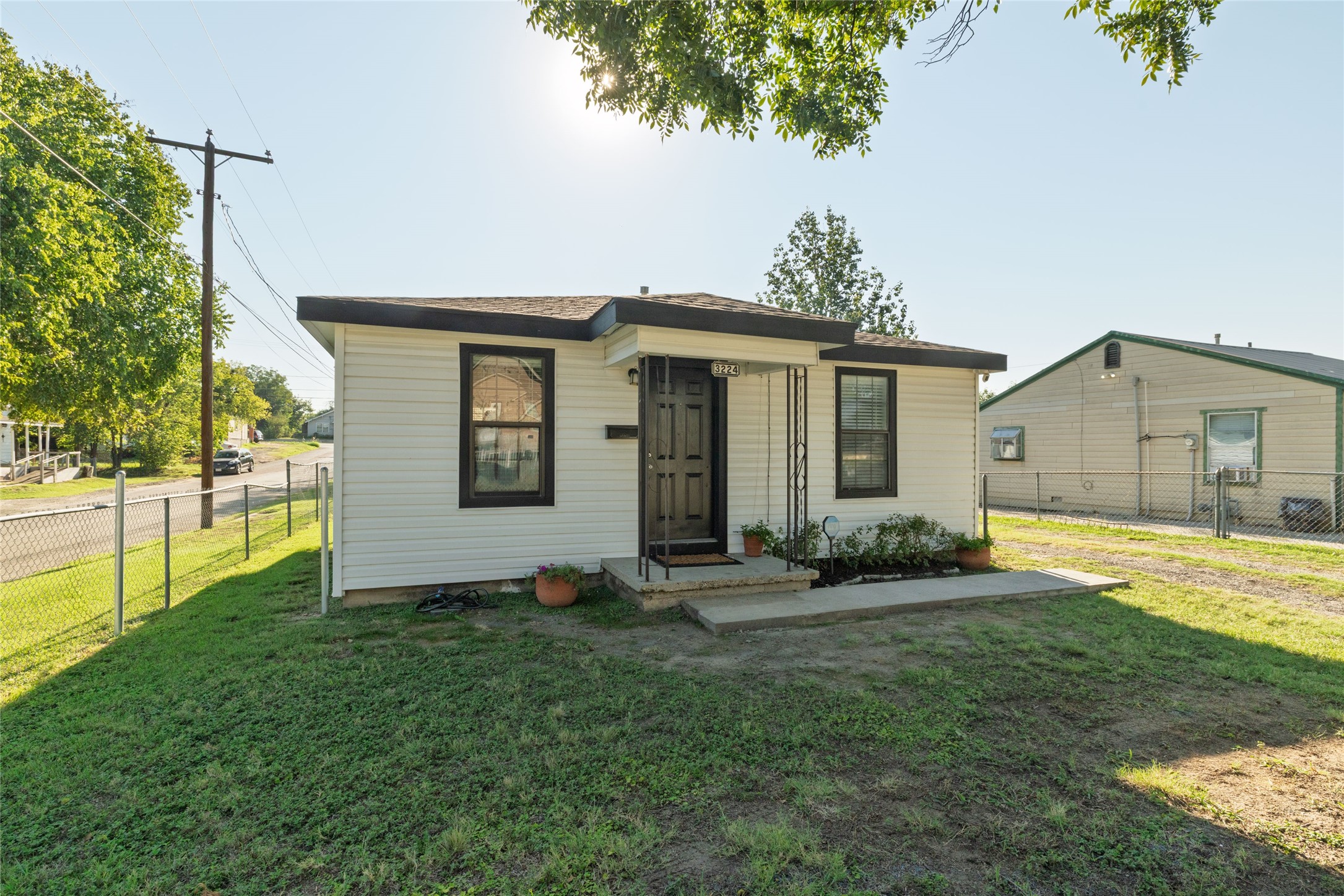 3224 N Hampton Street Fort Worth TX 76106