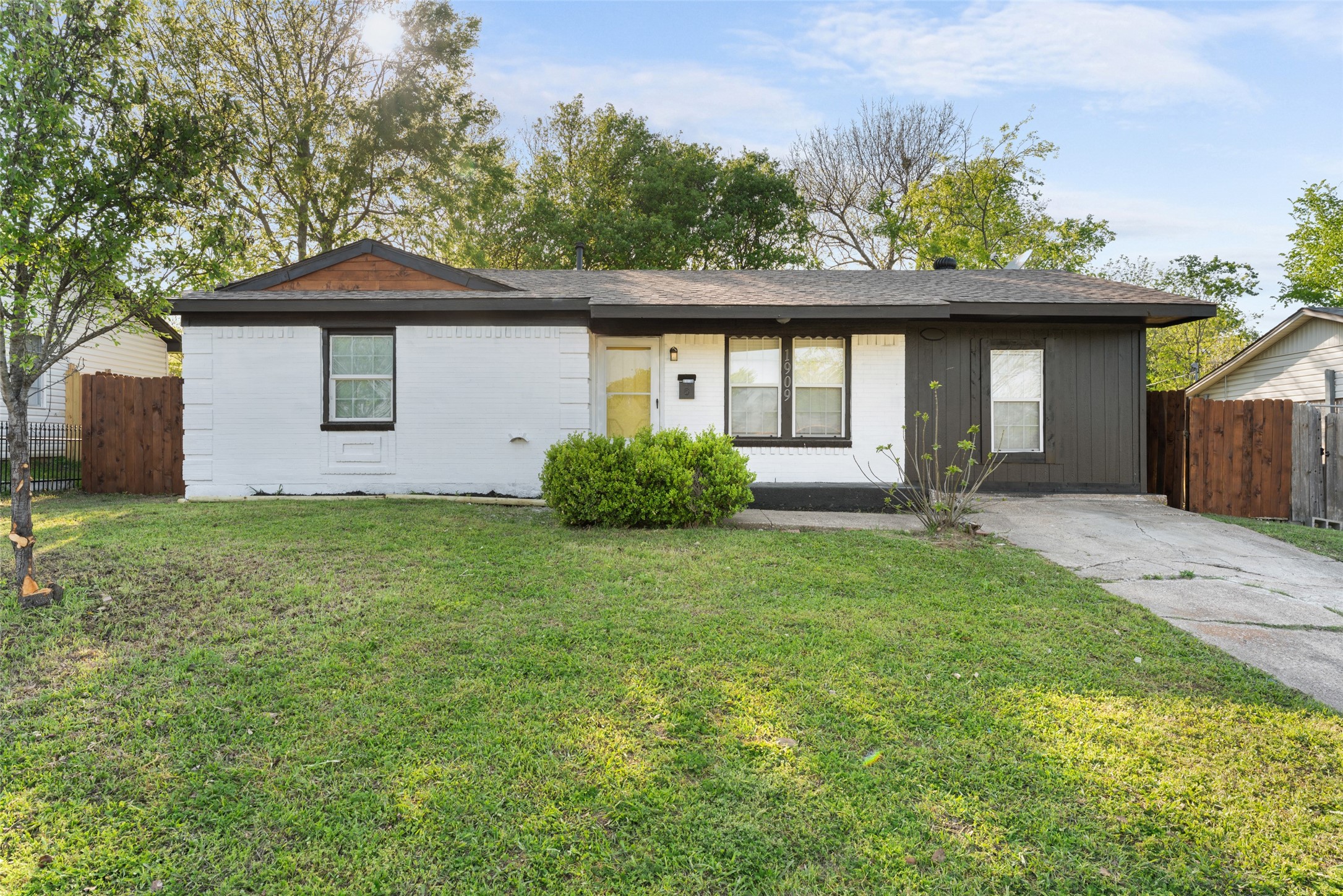 1909 Sycamore Drive Mesquite TX 75149