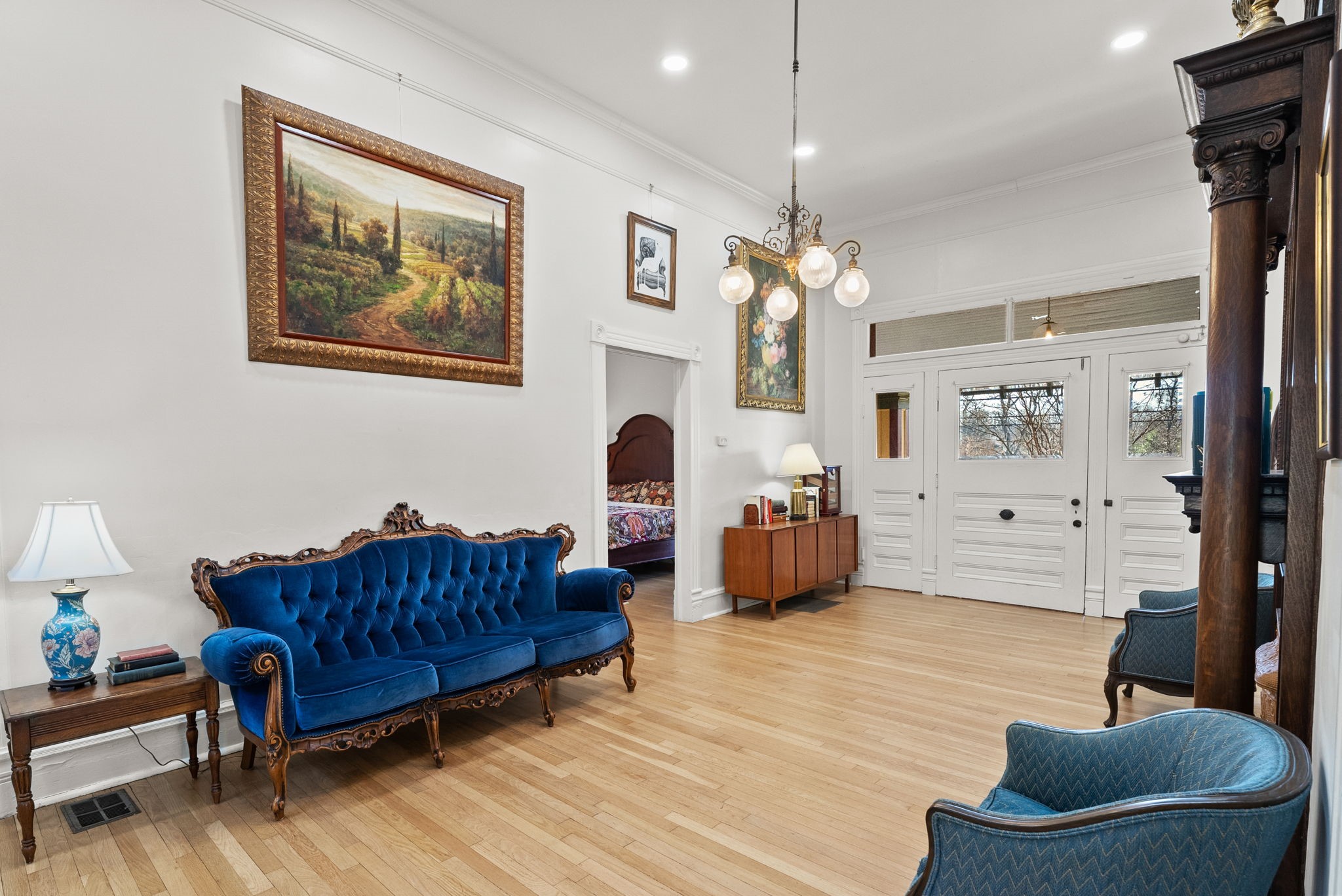 911 W Houston Tyler TX 75702