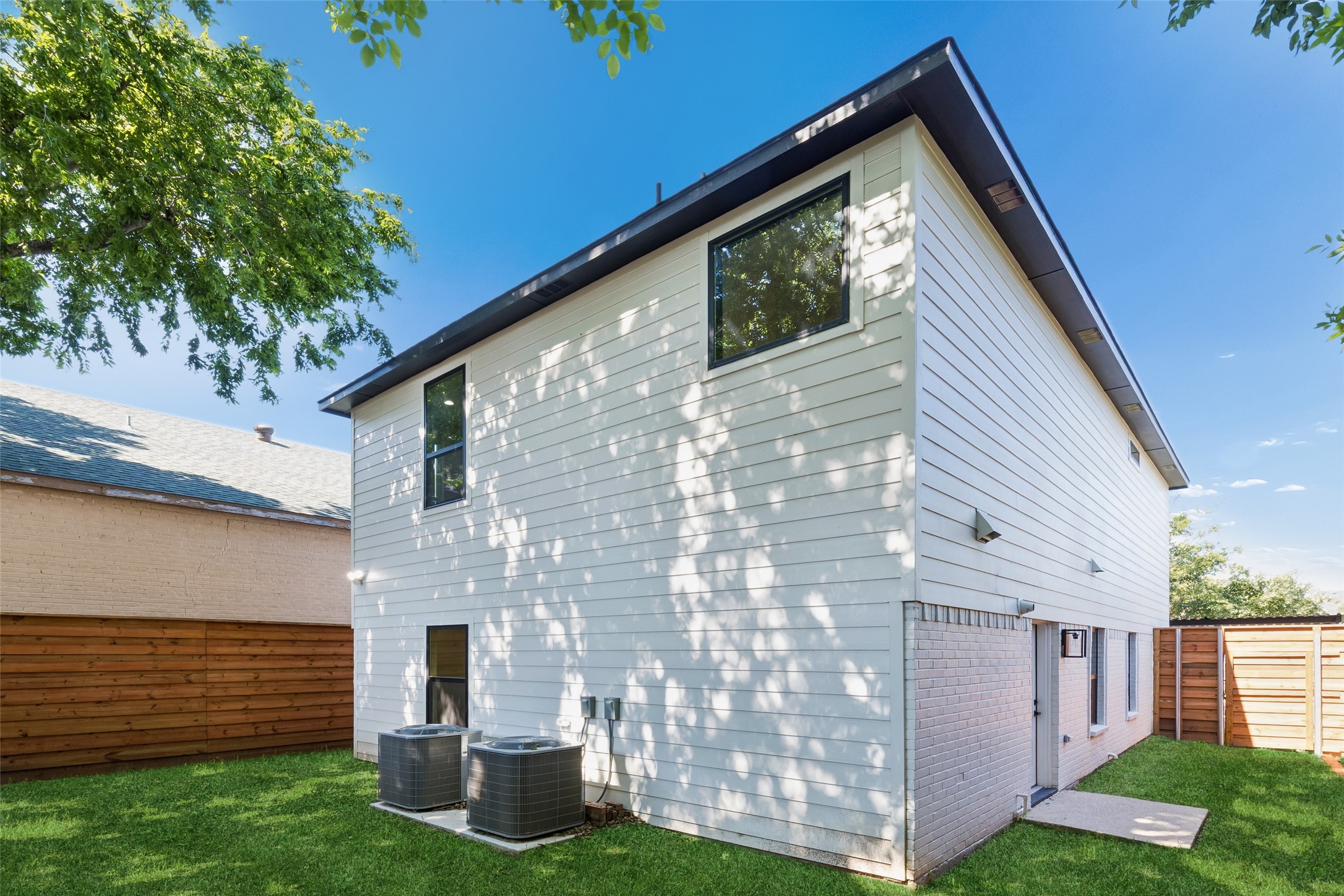 3324 Navaro Street Dallas TX 75212