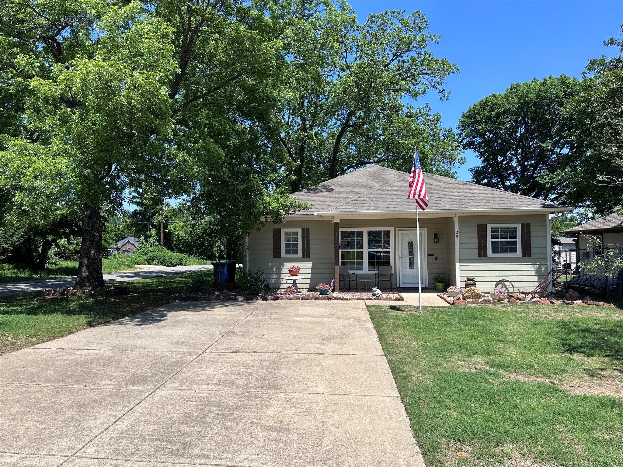 201 E Walker Street Denison TX 75021