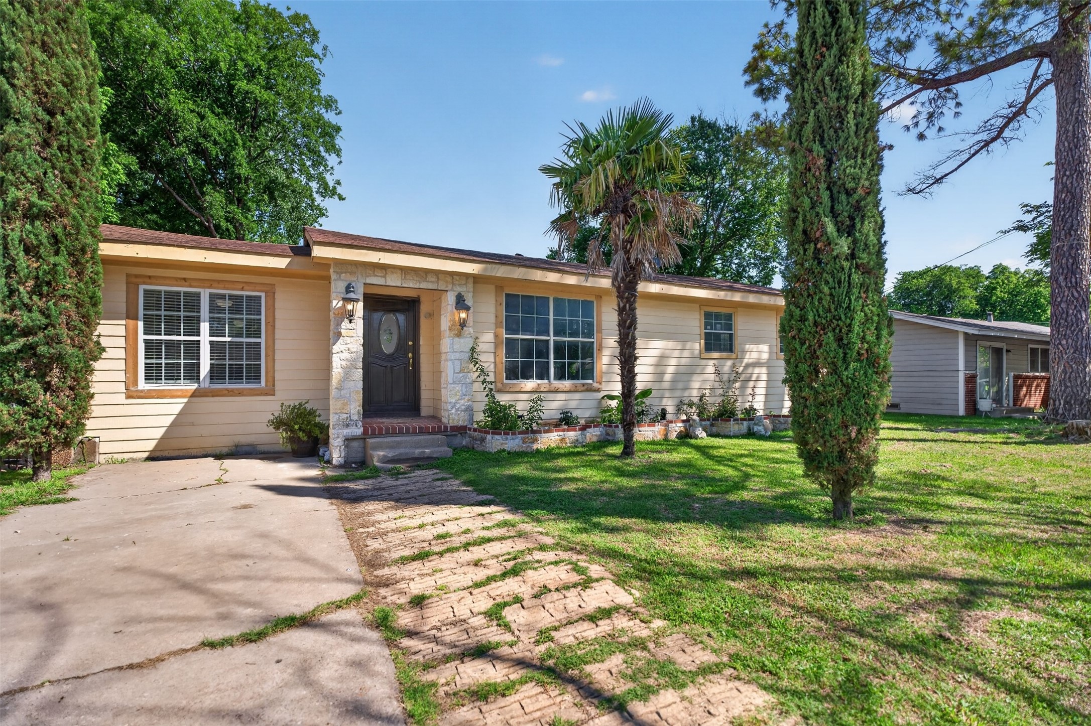 604 Graham Street Cleburne TX 76033