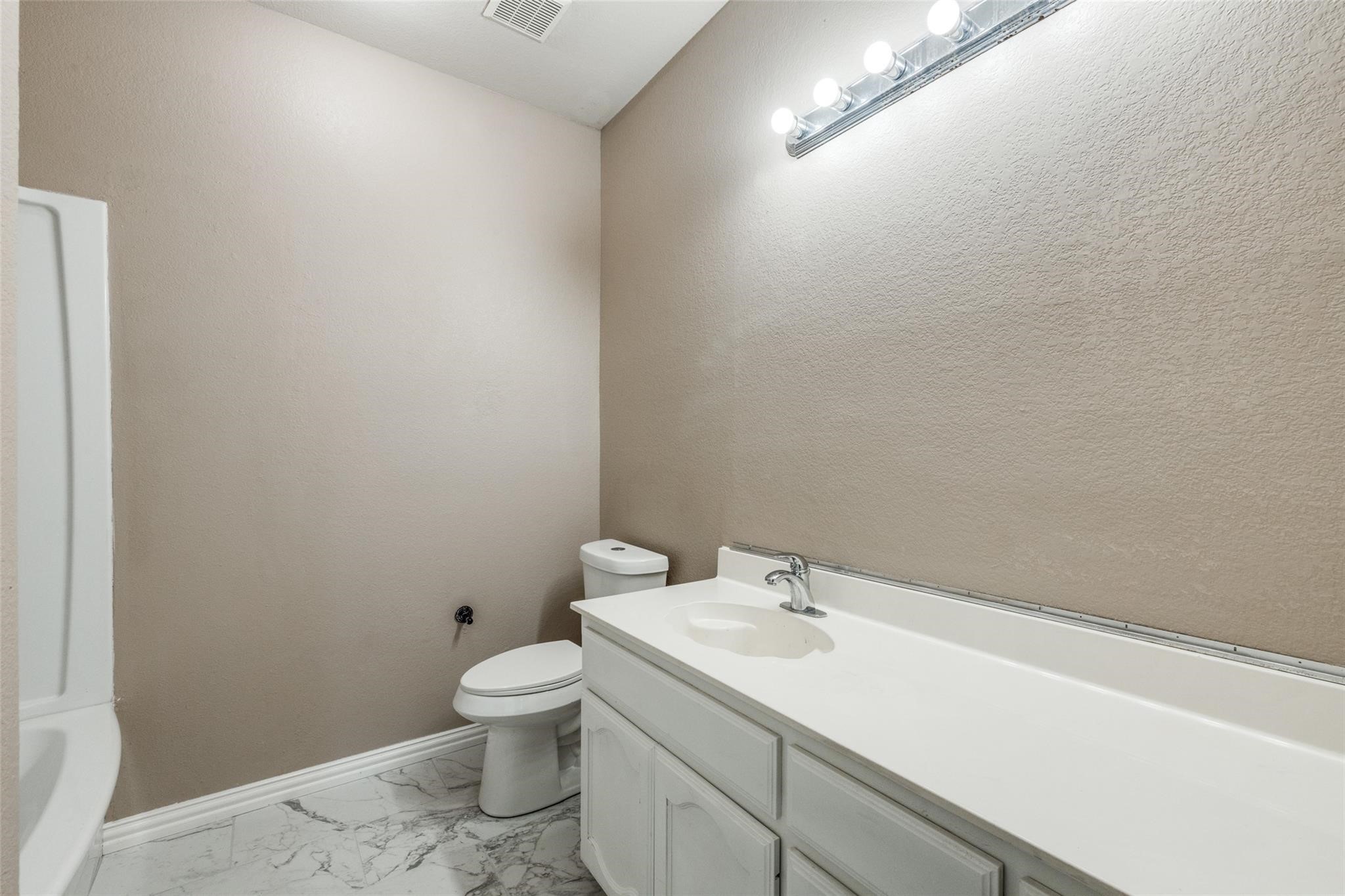 10005 Bull Run Fort Worth TX 76177