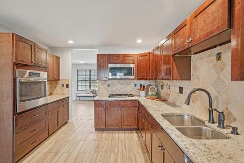 718 County Road 232 Collinsville TX 76233