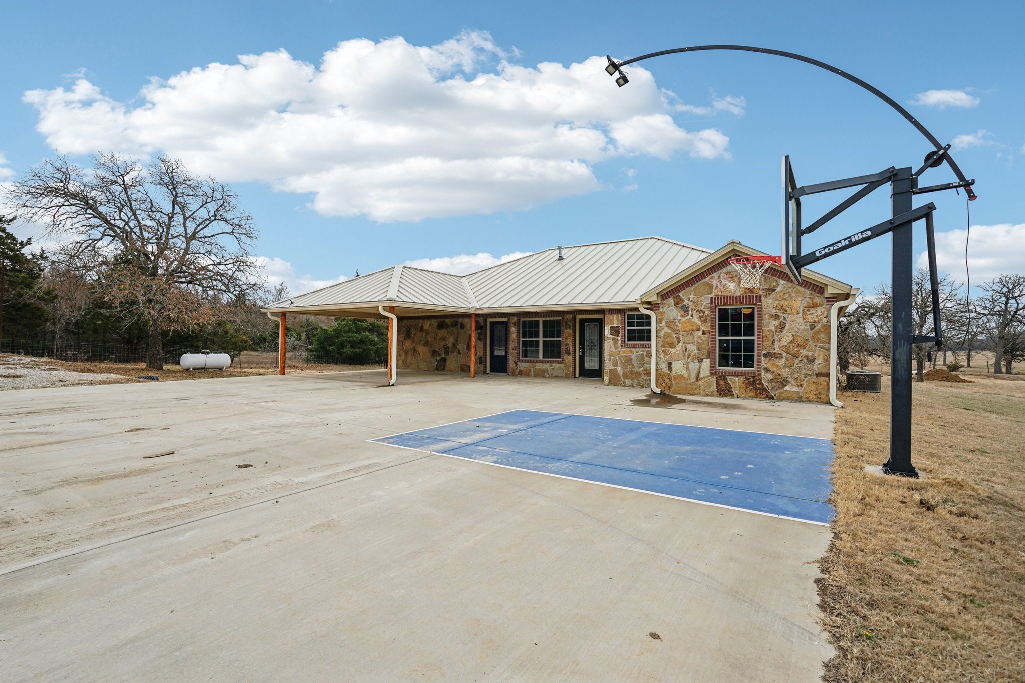 718 County Road 232 Collinsville TX 76233