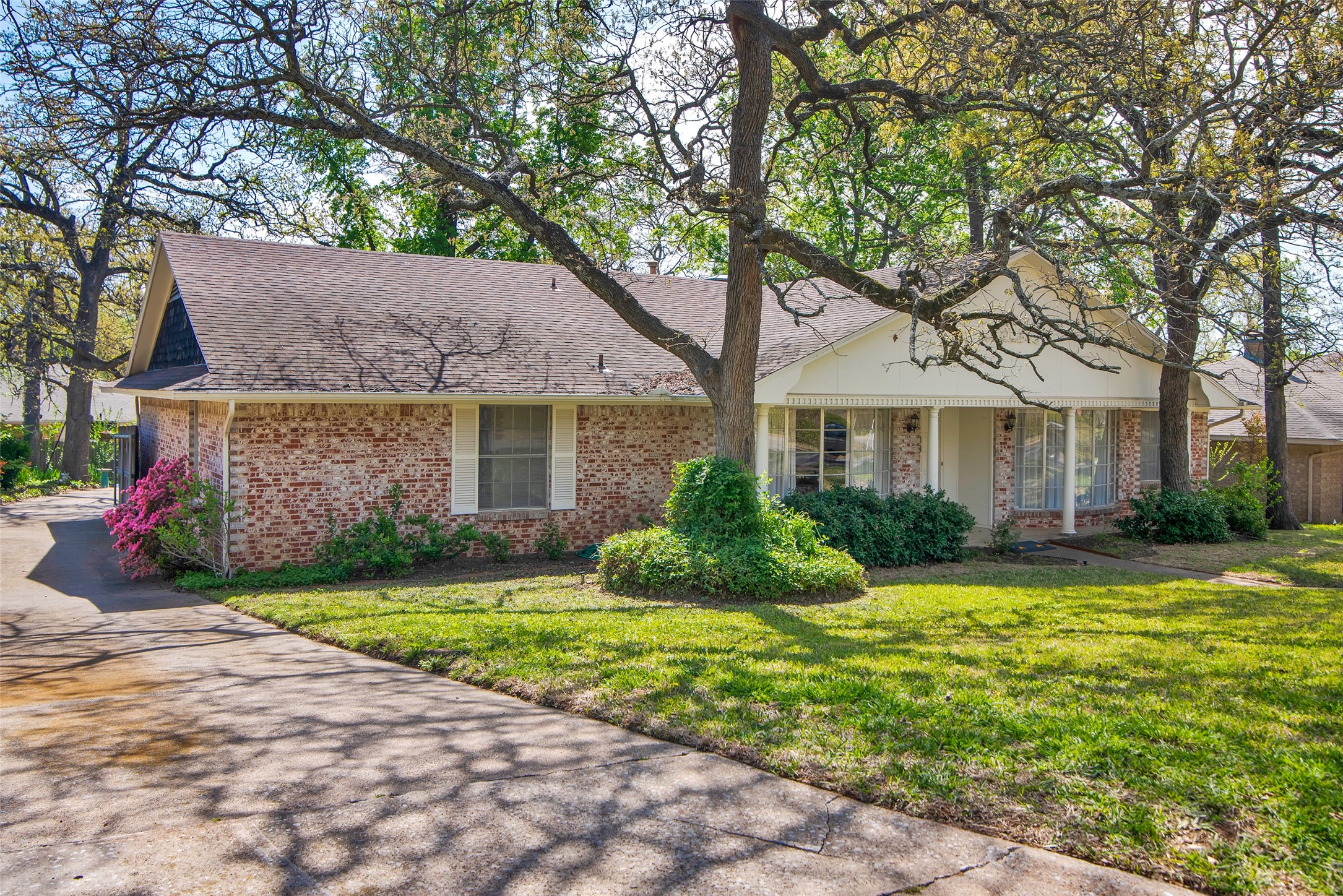 612 Ambassador Street Denison TX 75020