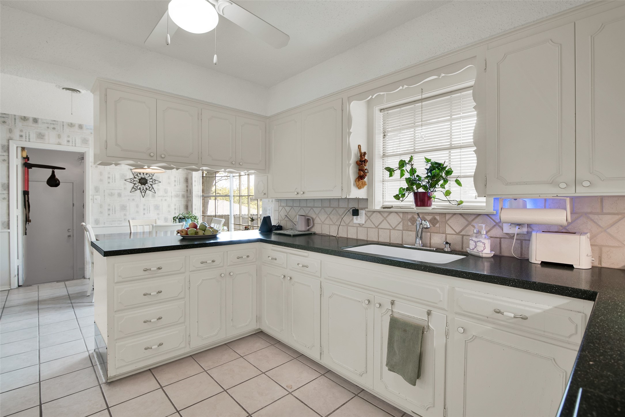 612 Ambassador Street Denison TX 75020