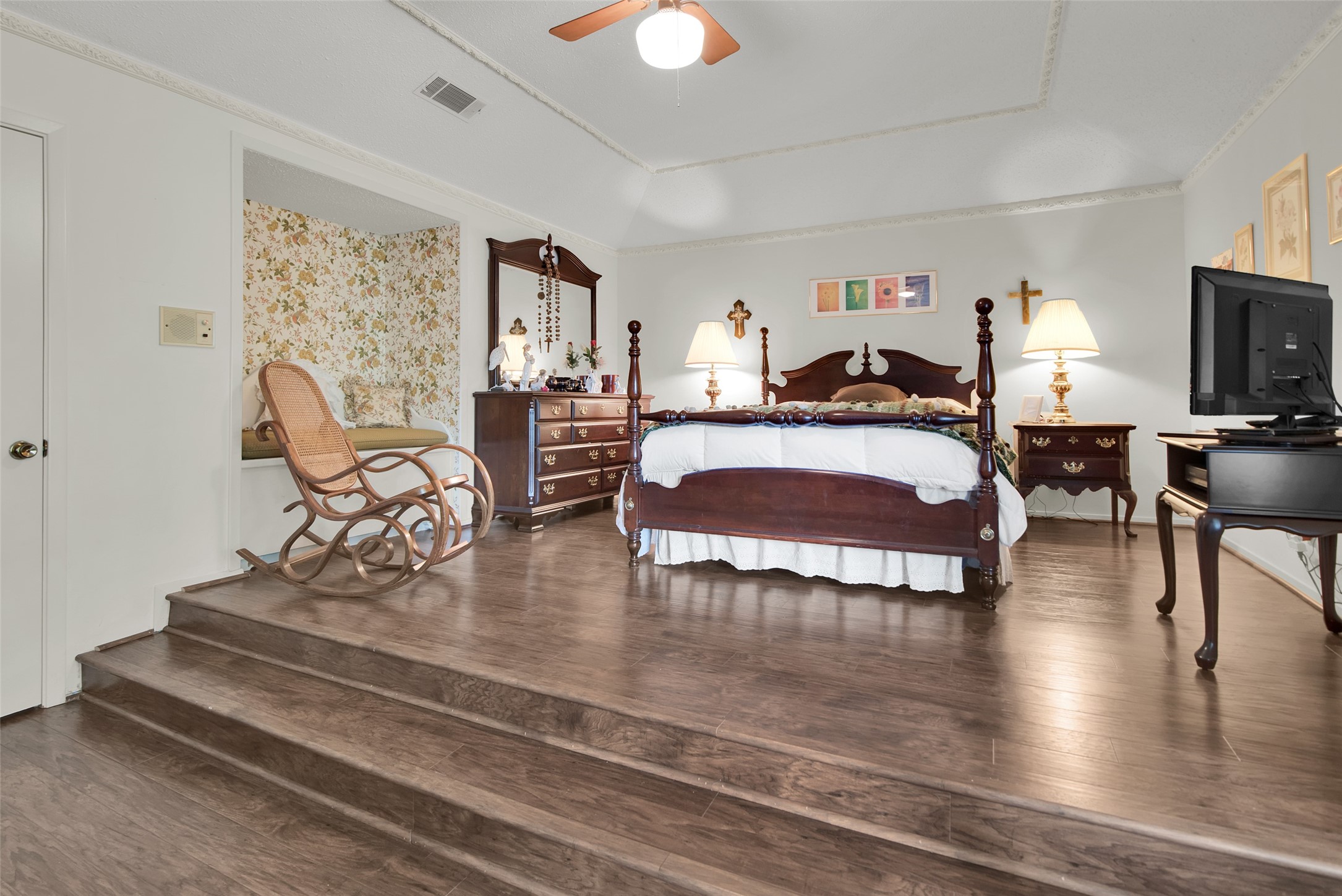 612 Ambassador Street Denison TX 75020