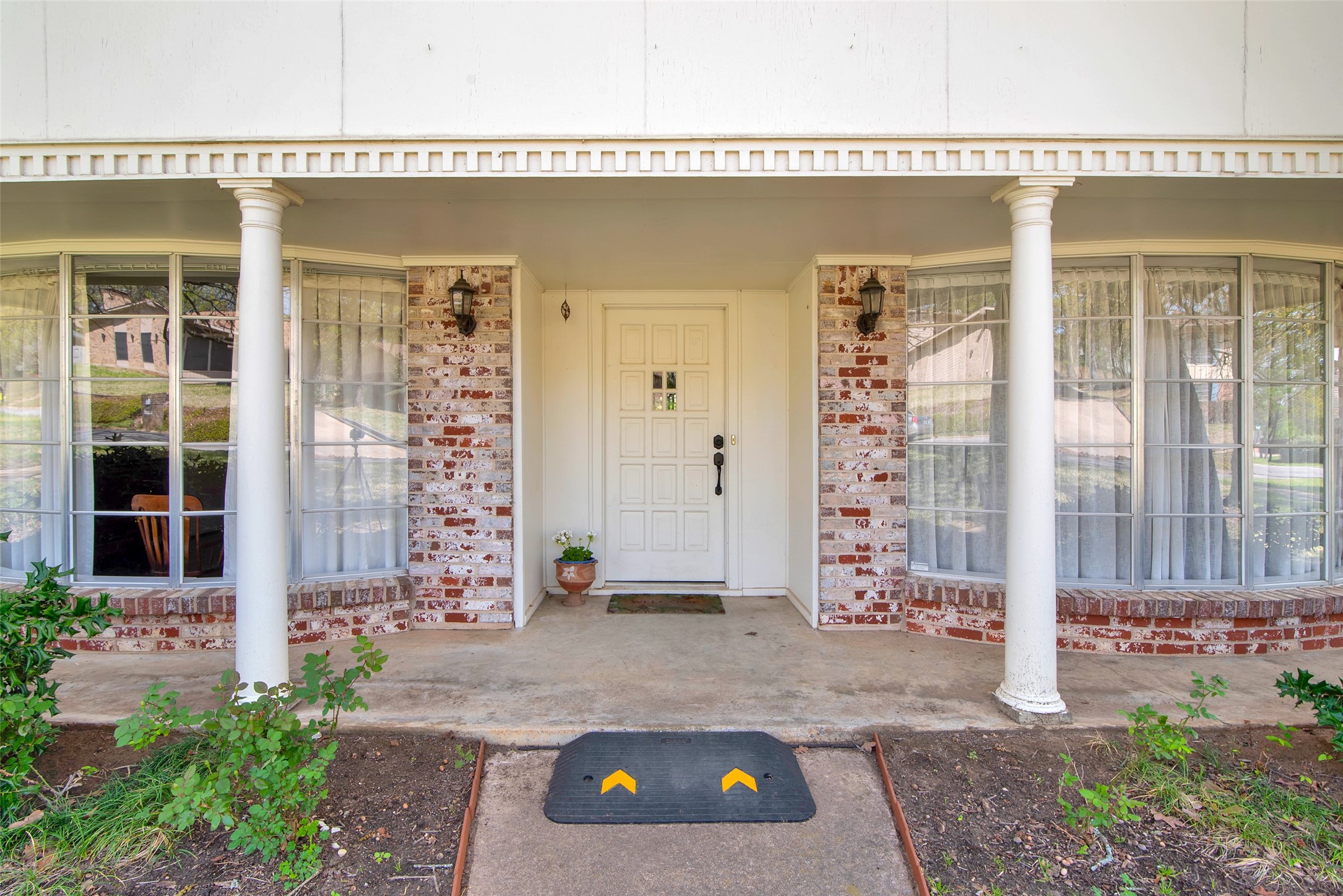 612 Ambassador Street Denison TX 75020