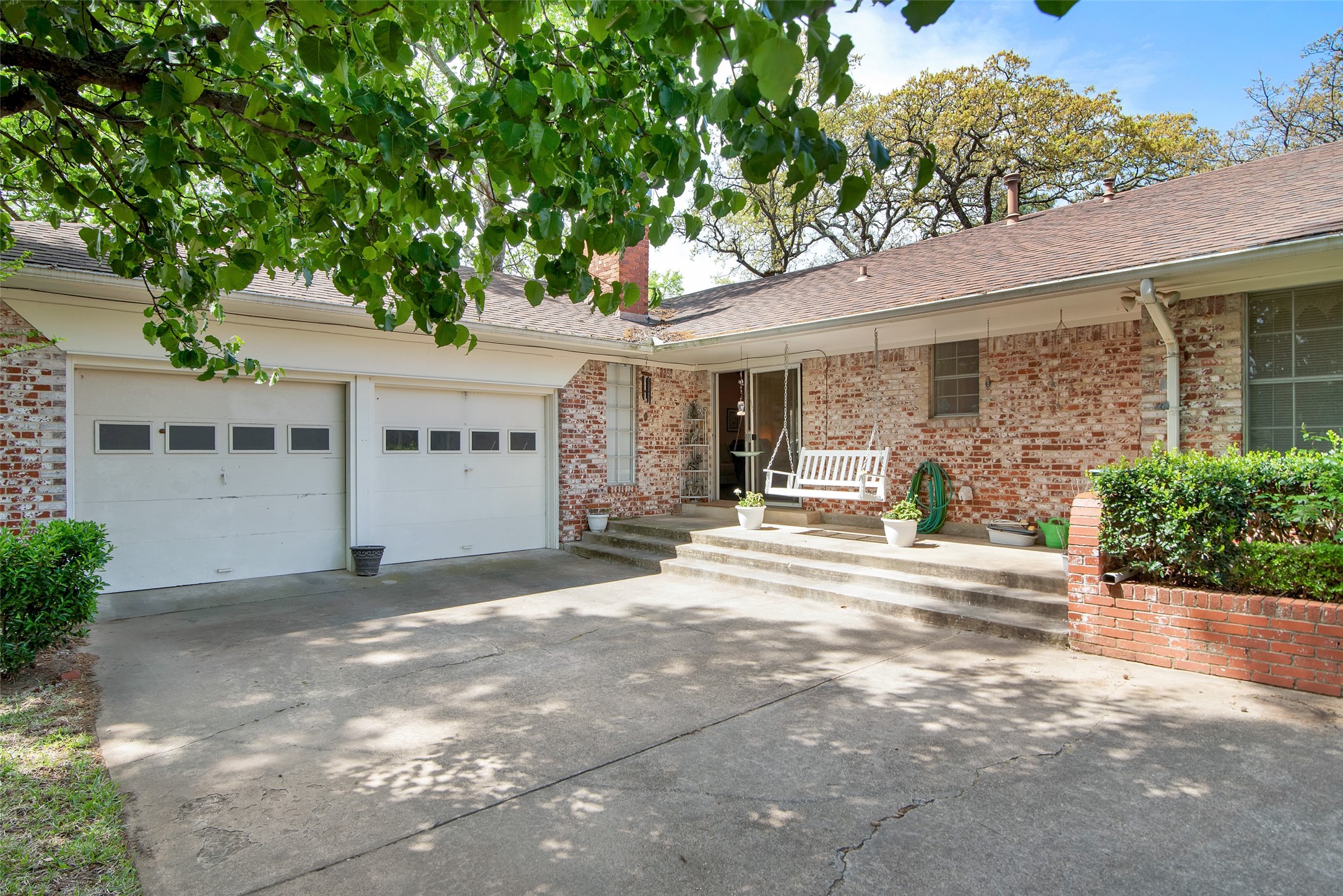 612 Ambassador Street Denison TX 75020