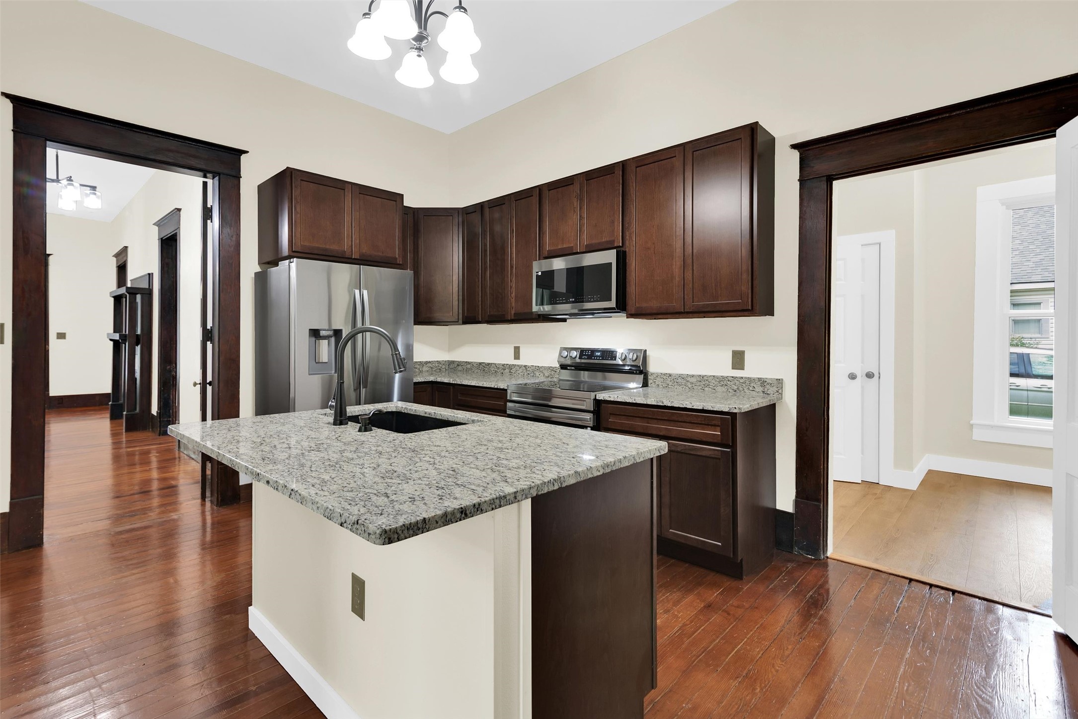 1219 S Travis Street Sherman TX 75090