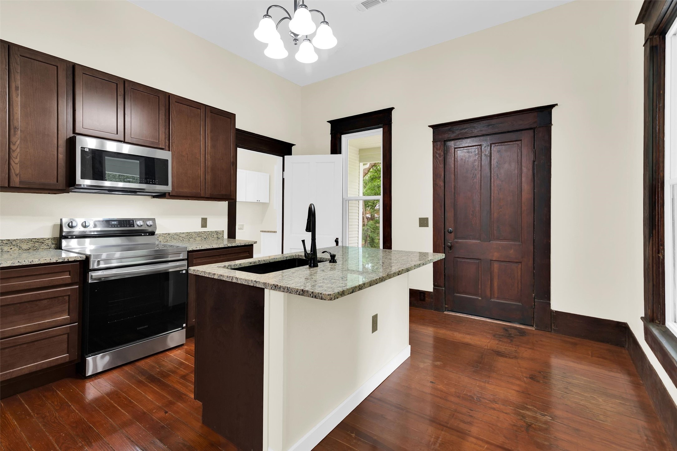 1219 S Travis Street Sherman TX 75090