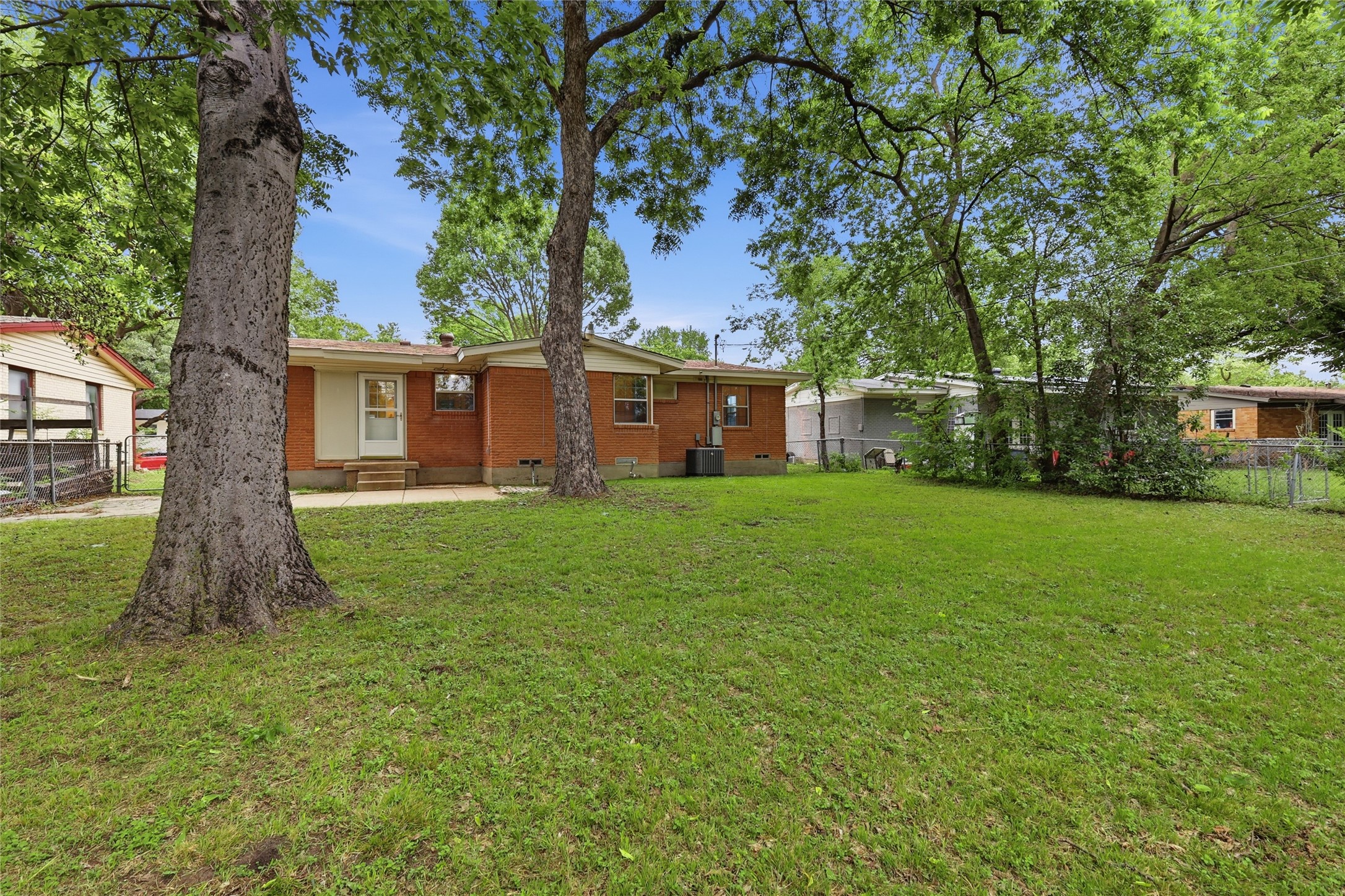 9861 San Lea Drive Dallas TX 75228