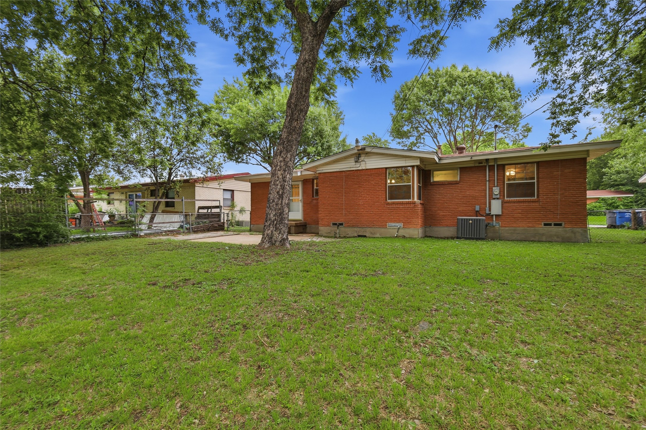 9861 San Lea Drive Dallas TX 75228
