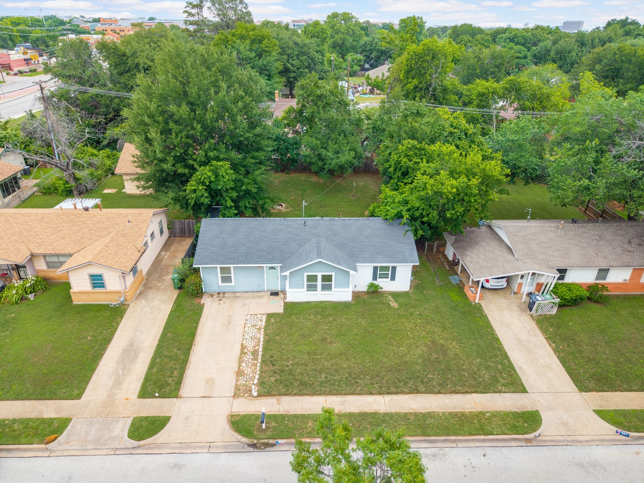 609 W Inwood Drive Arlington TX 76010