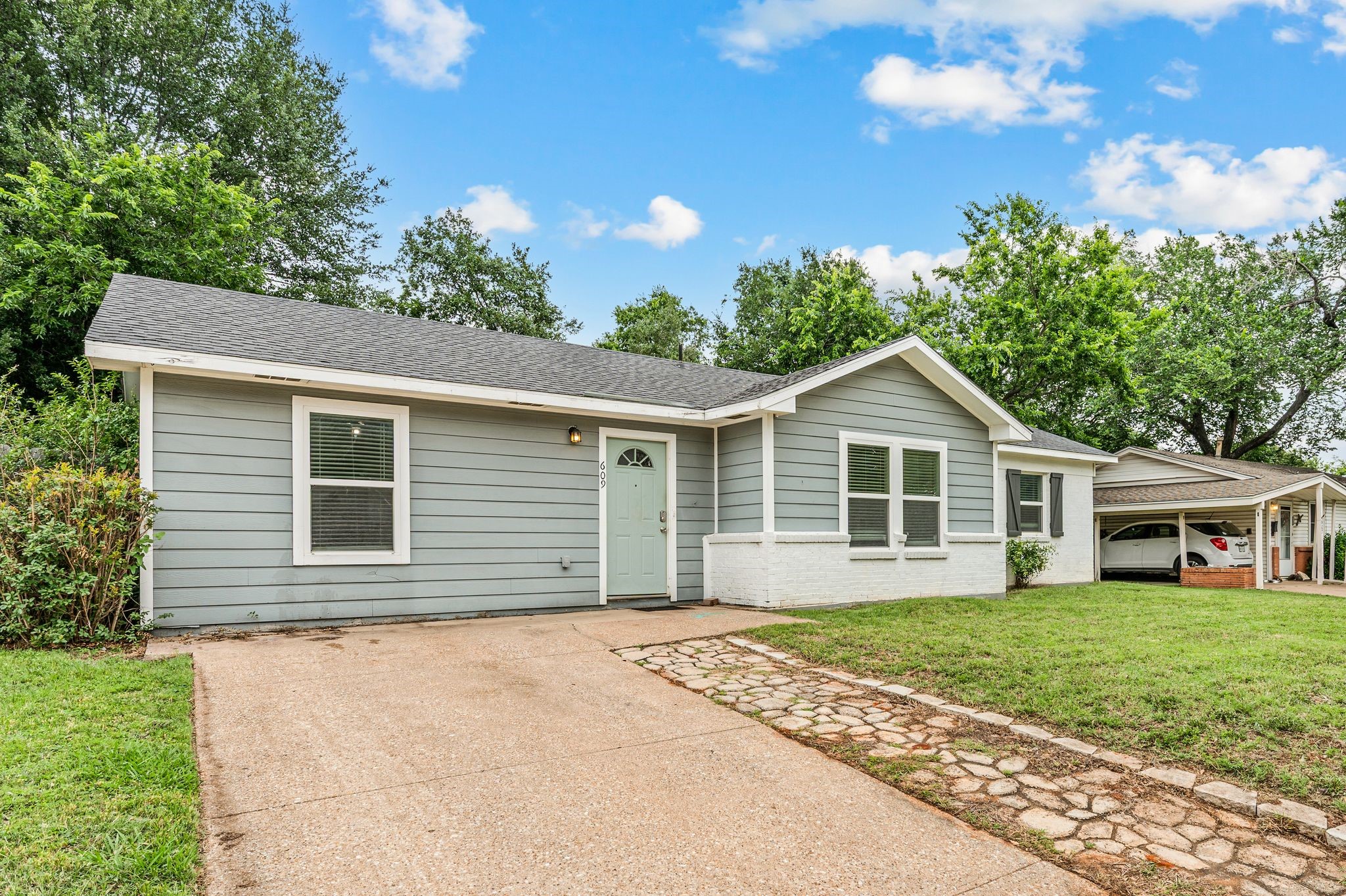 609 W Inwood Drive Arlington TX 76010