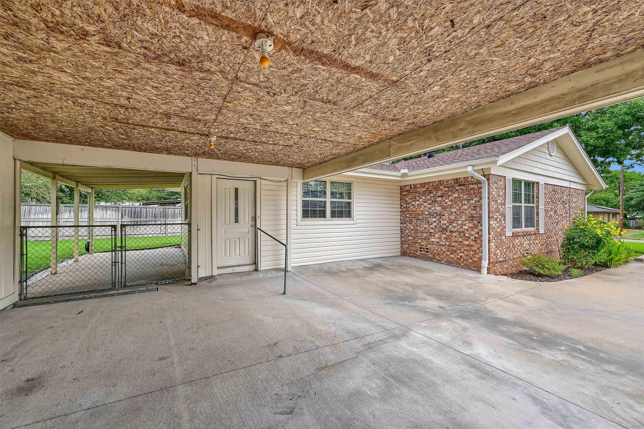 812 Holiday Drive Sherman TX 75090