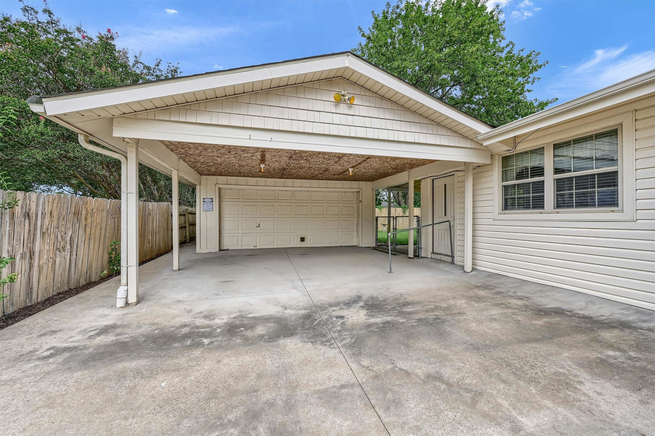 812 Holiday Drive Sherman TX 75090