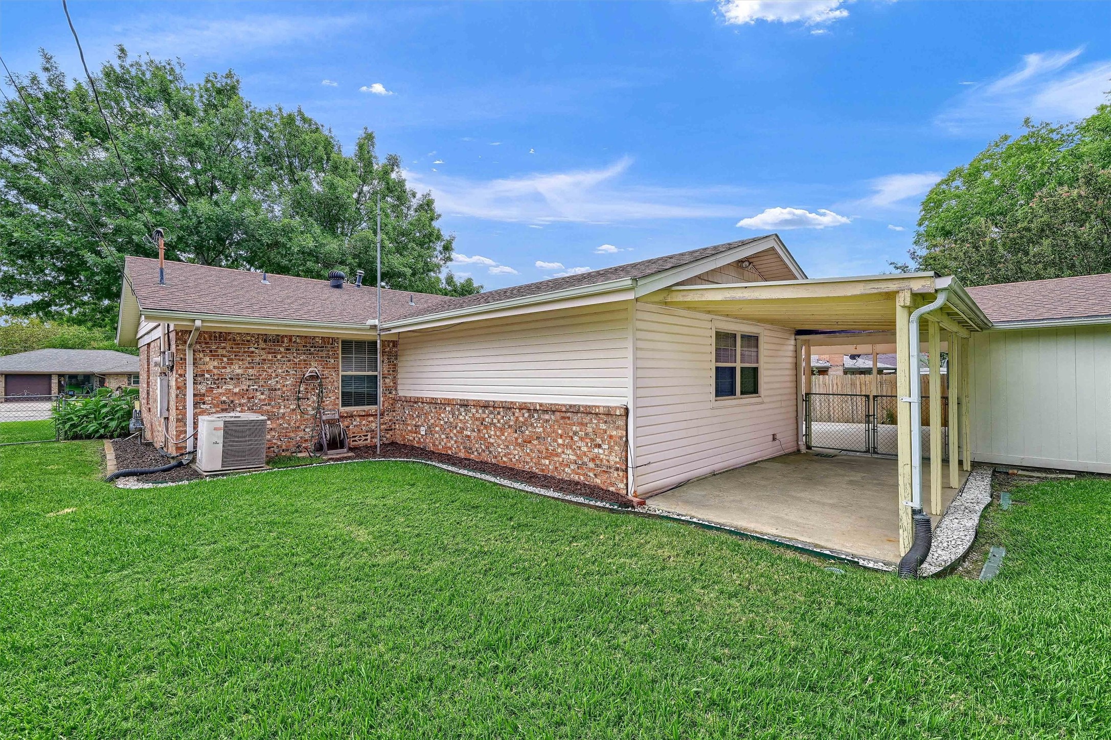 812 Holiday Drive Sherman TX 75090