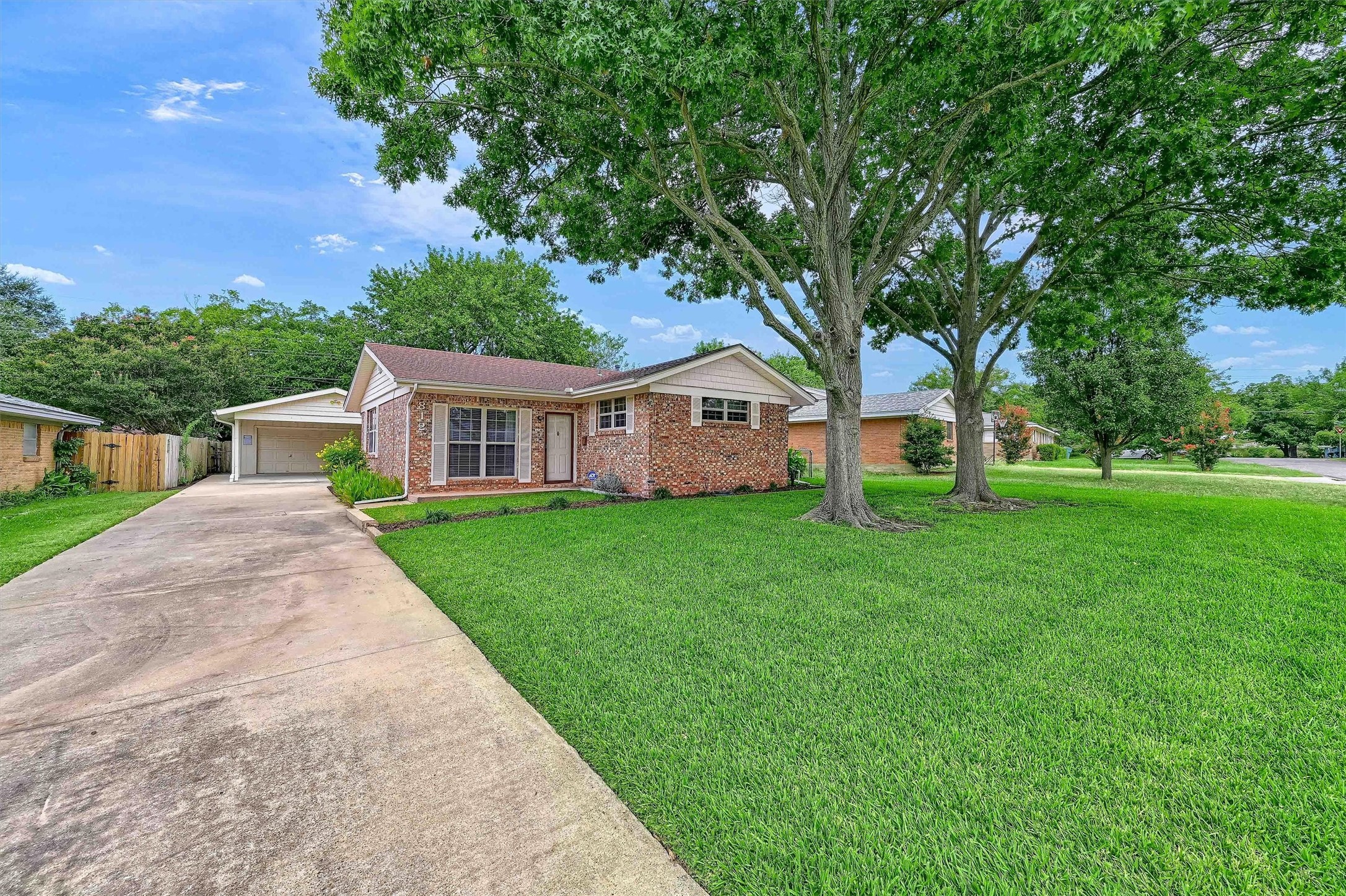 812 Holiday Drive Sherman TX 75090