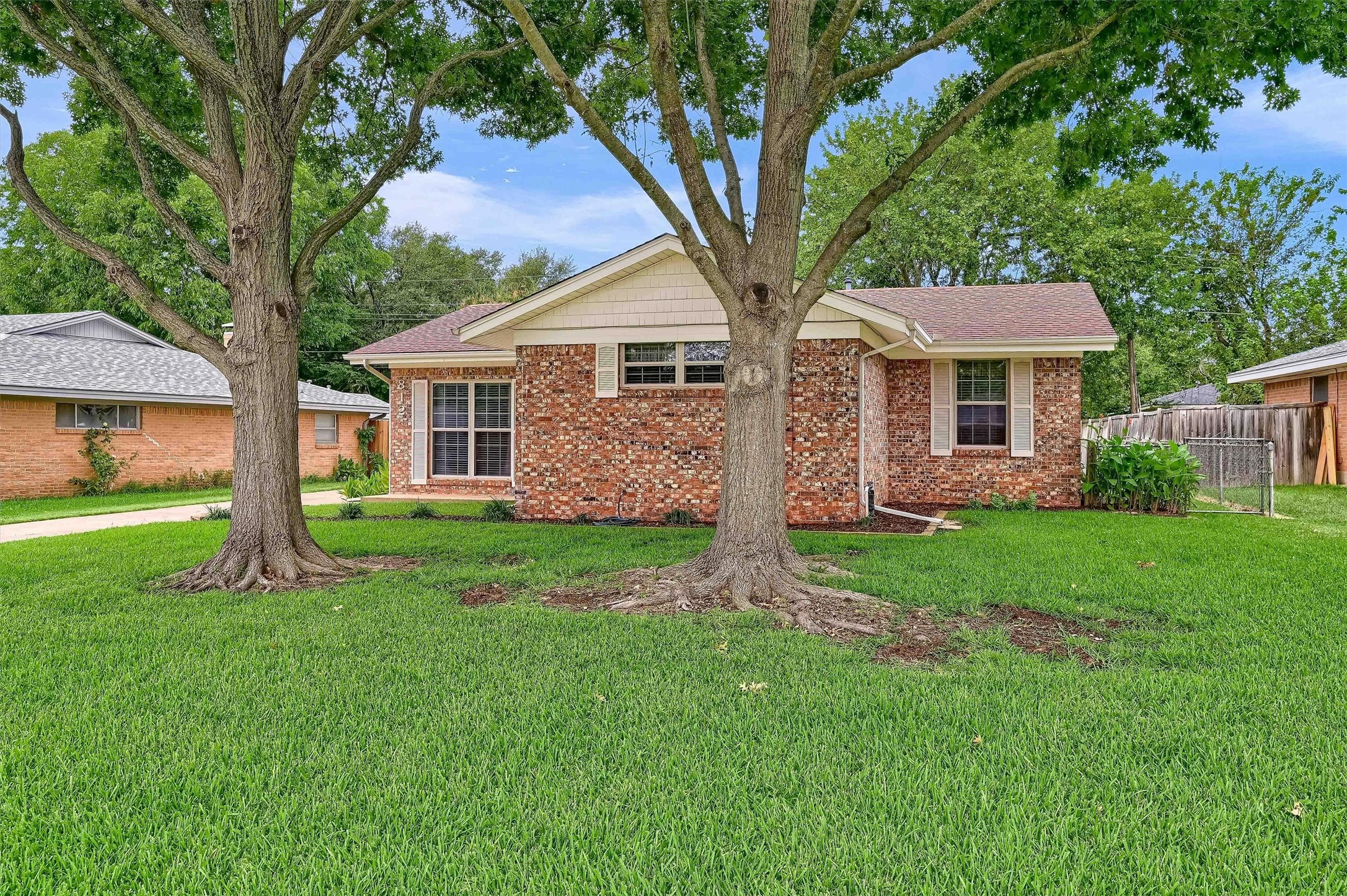 812 Holiday Drive Sherman TX 75090