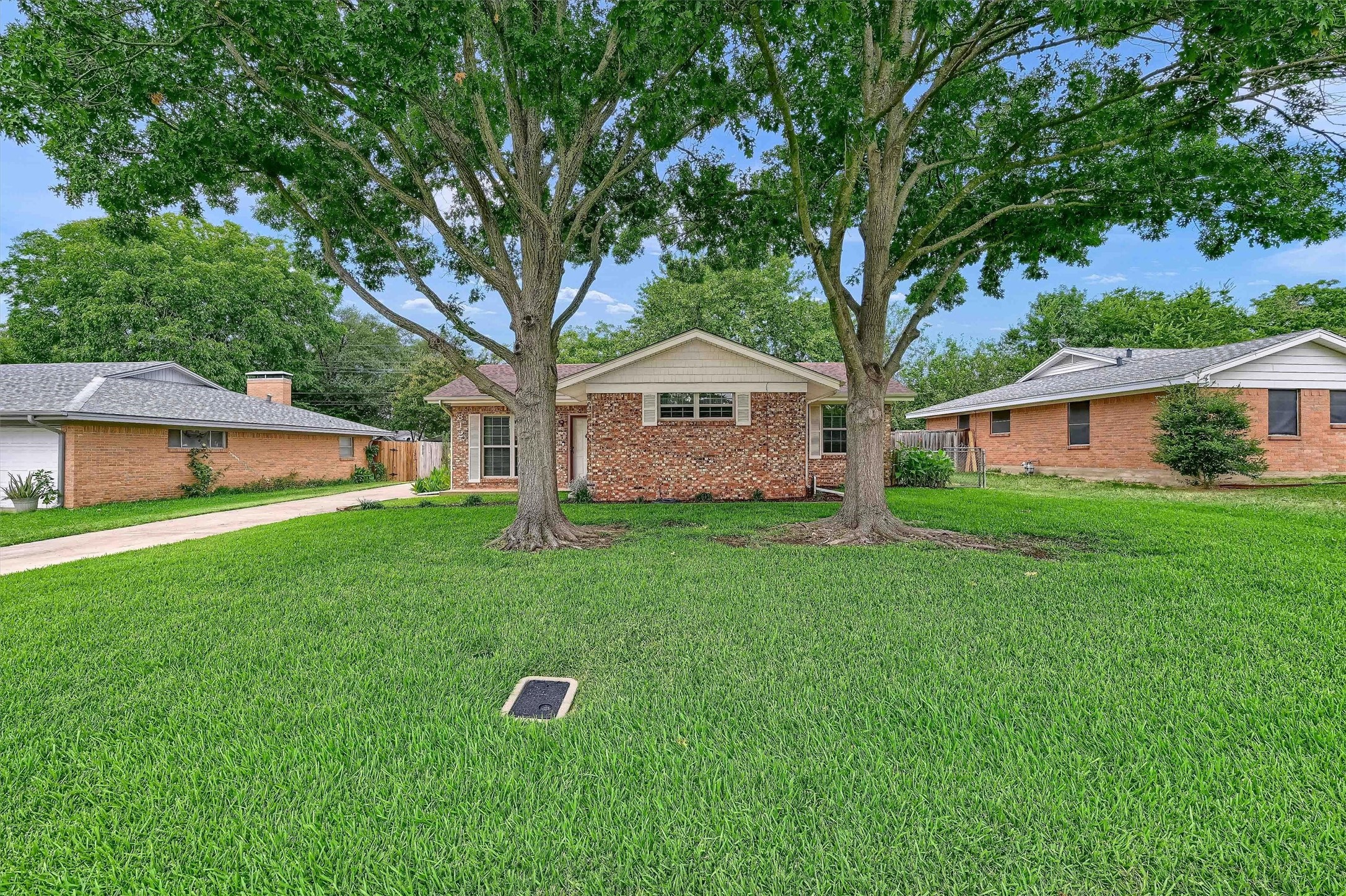 812 Holiday Drive Sherman TX 75090