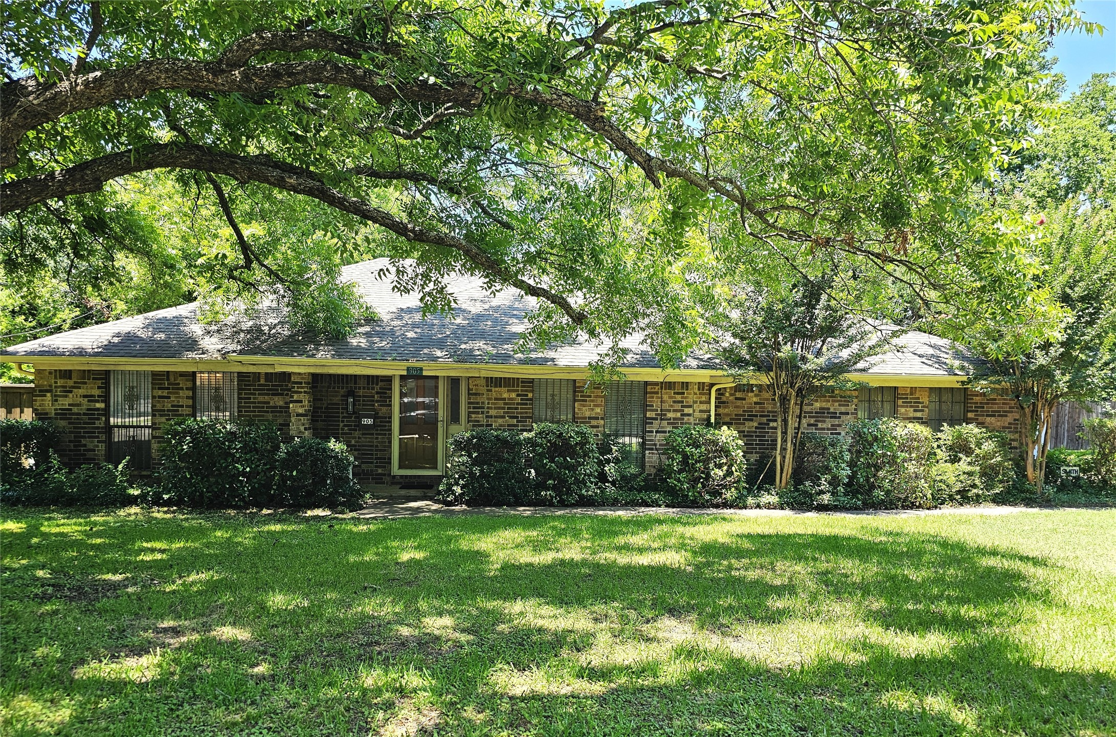 905 NE 11th Street Grand Prairie TX 75050