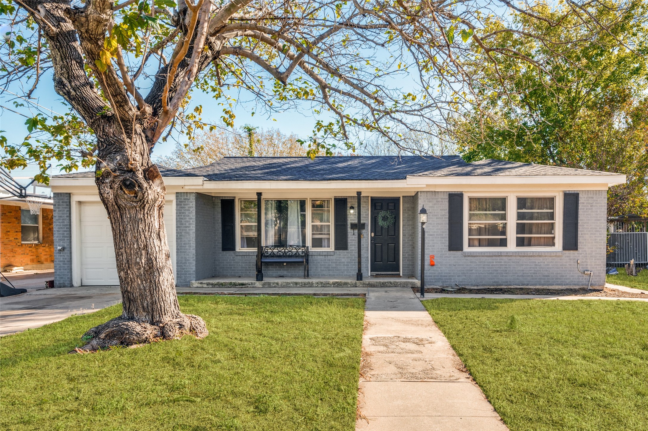 932 Banks Street Fort Worth TX 76114