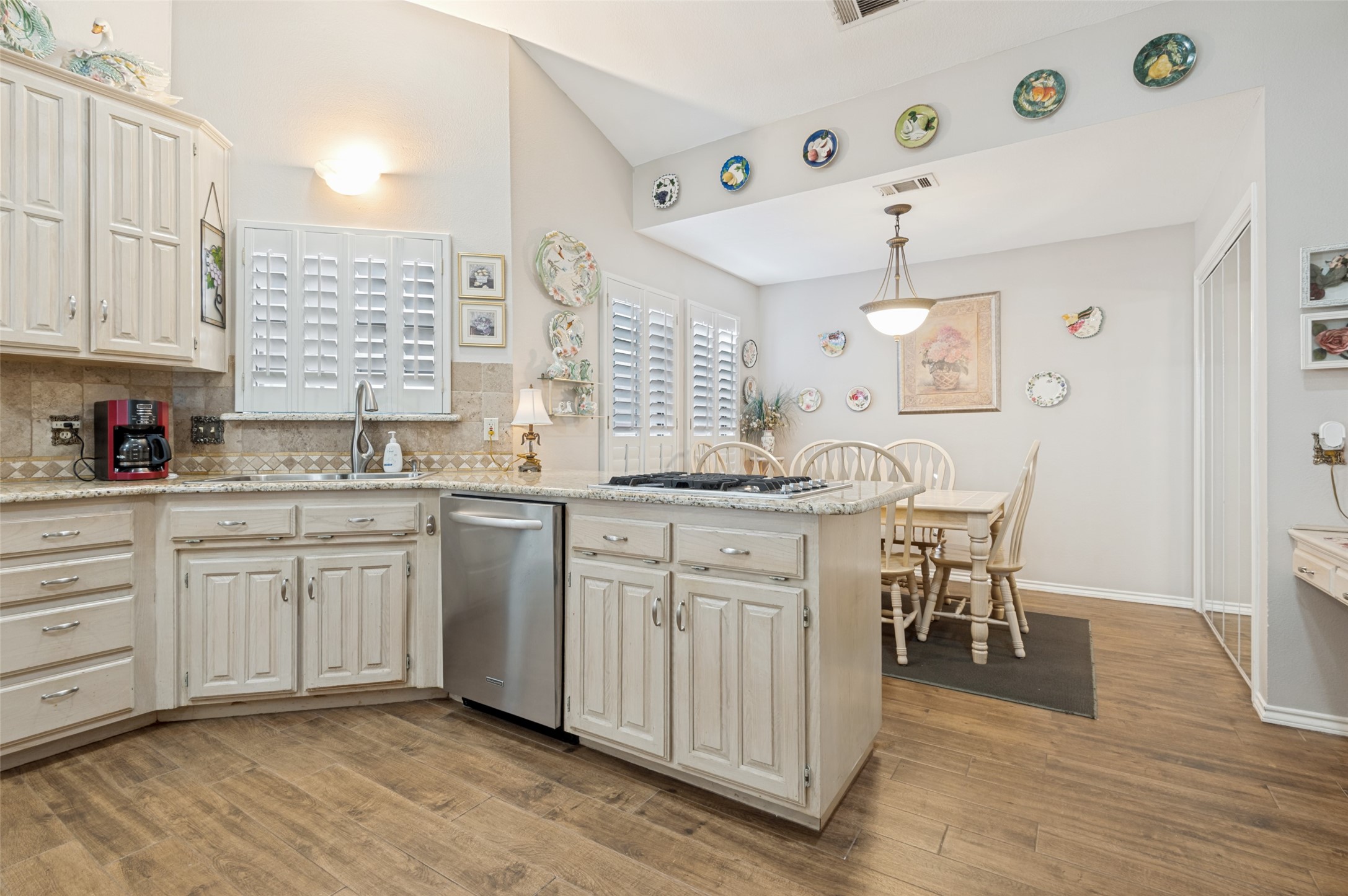 1212 Boardwalk Street Arlington TX 76011