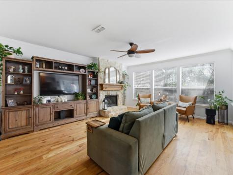 933 Oatlands Place Burleson TX 76028