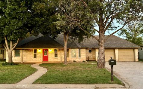 412 S Walnut Street Eastland TX 76448