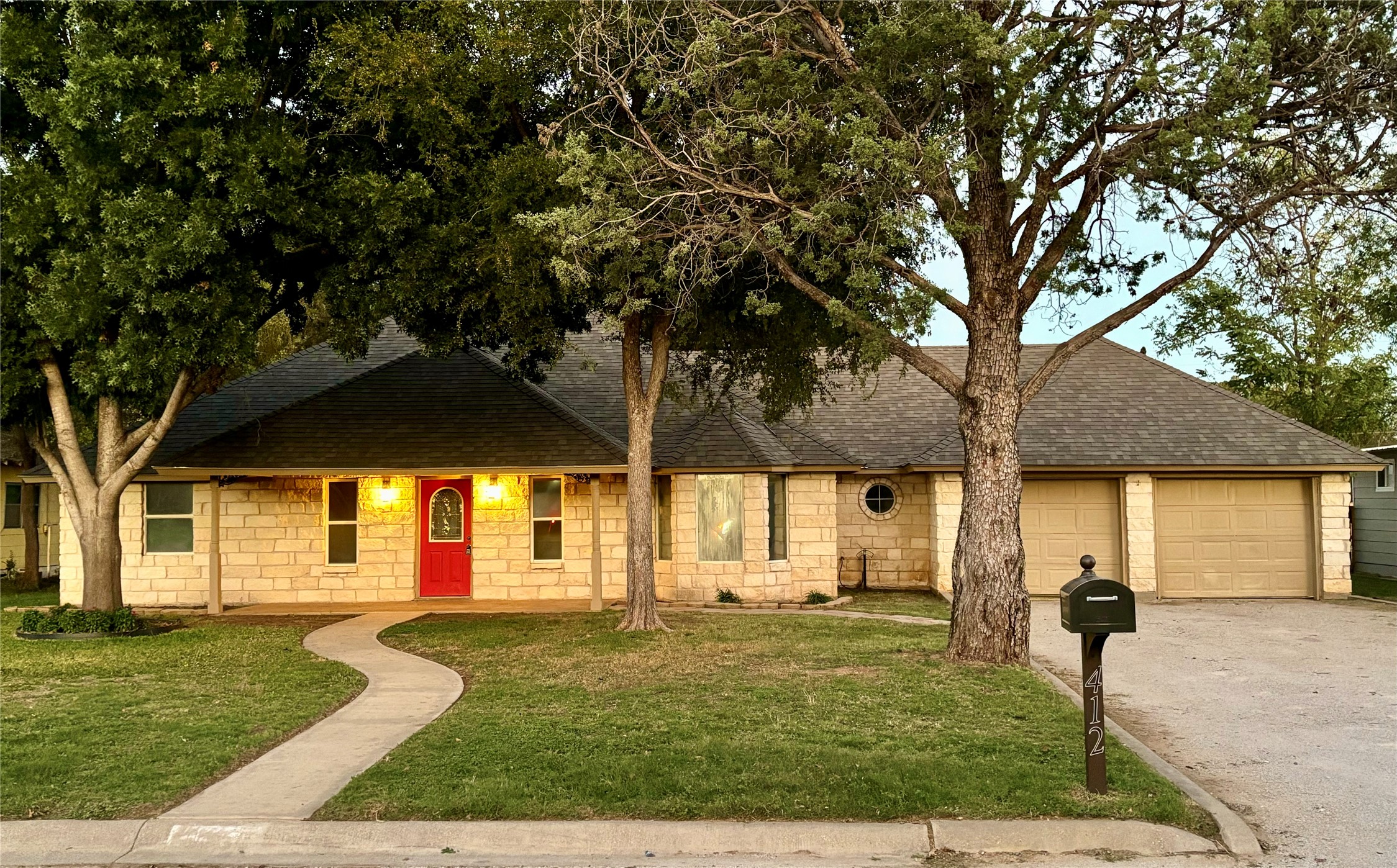412 S Walnut Street Eastland TX 76448