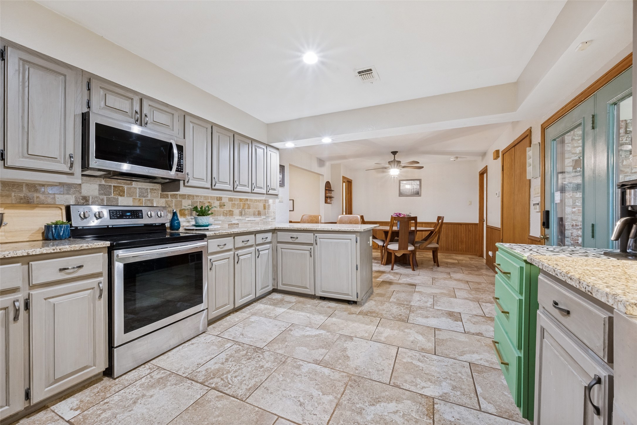 13647 Fm 407 Justin TX 76247