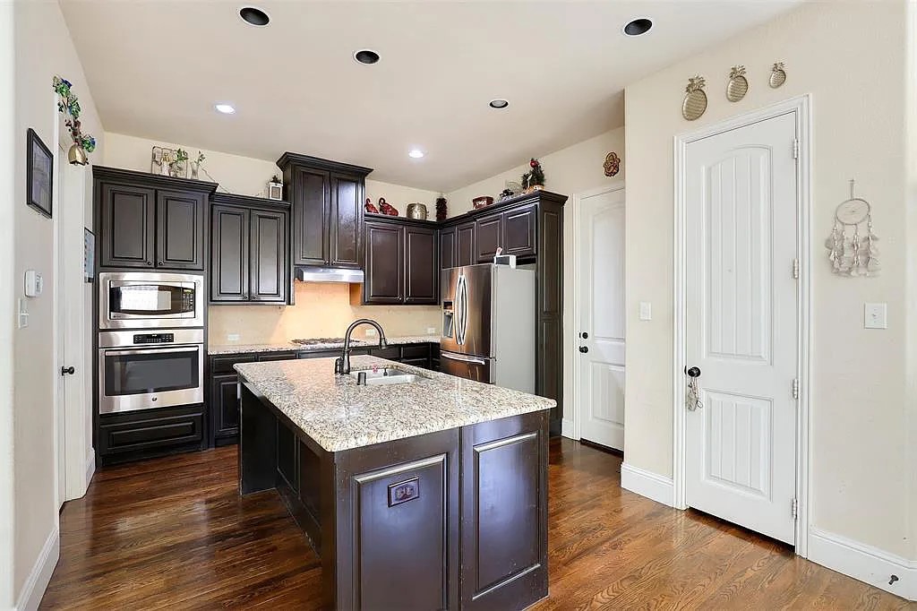 7016 Nueces Drive Irving TX 75039