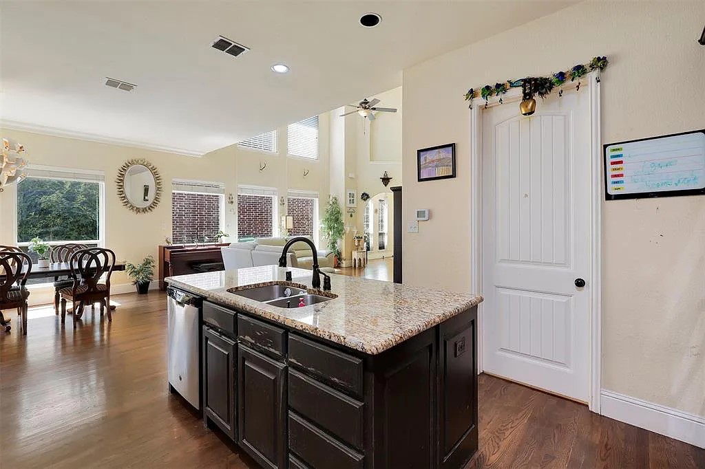 7016 Nueces Drive Irving TX 75039