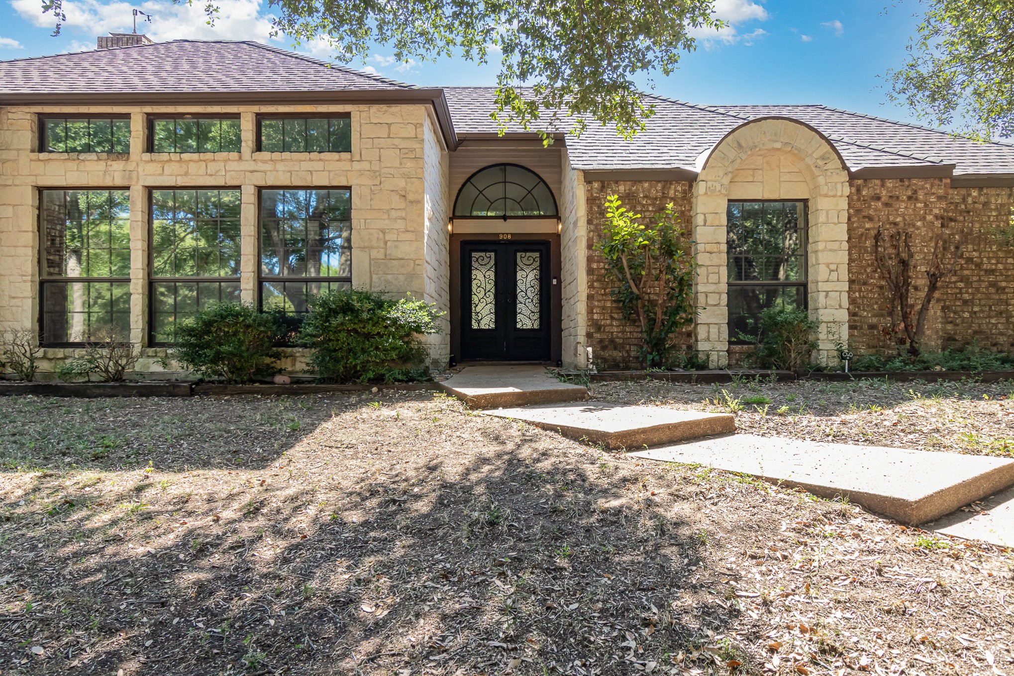908 Forest Glen Drive Desoto TX 75115
