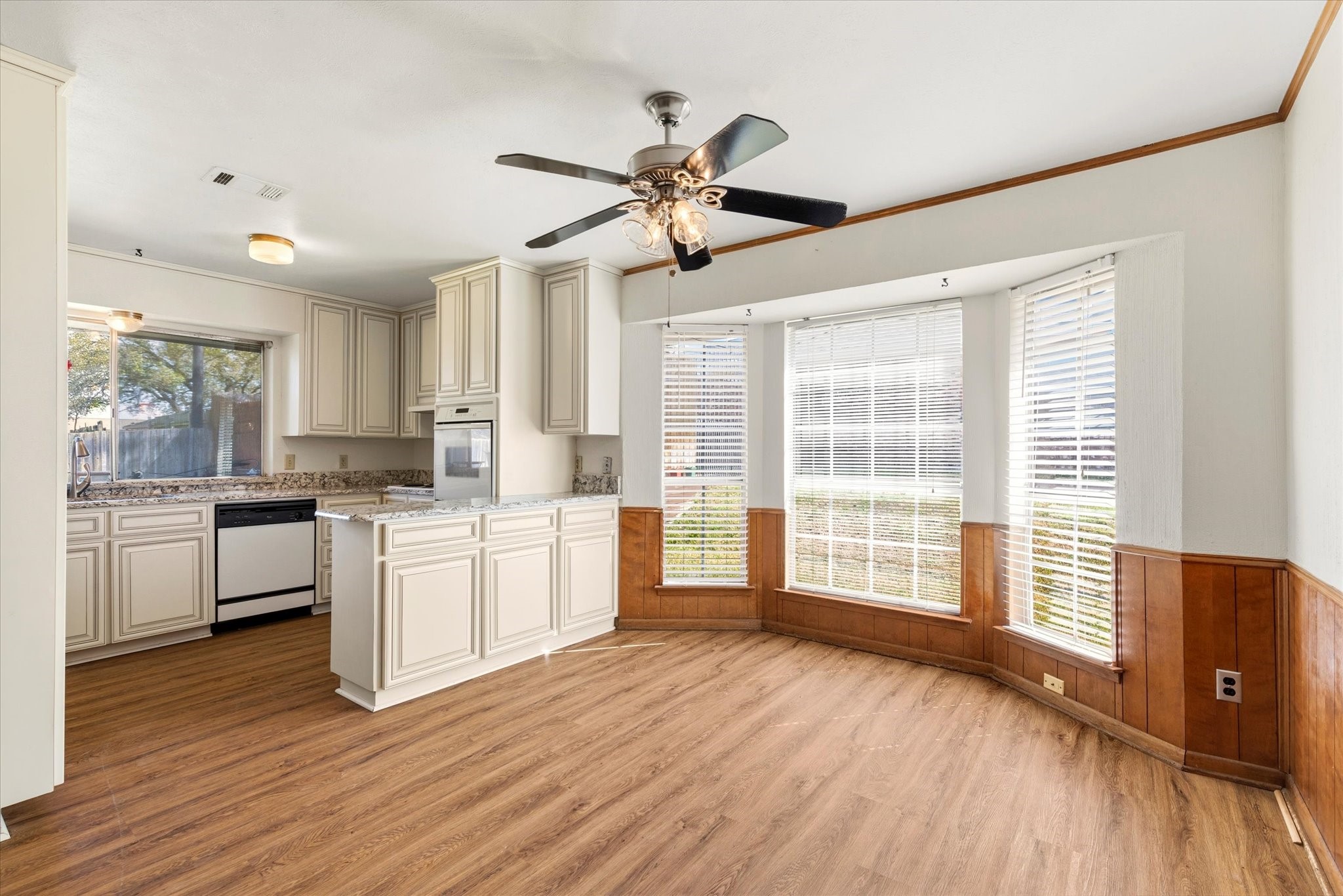 1905 Alamo Drive Arlington TX 76012