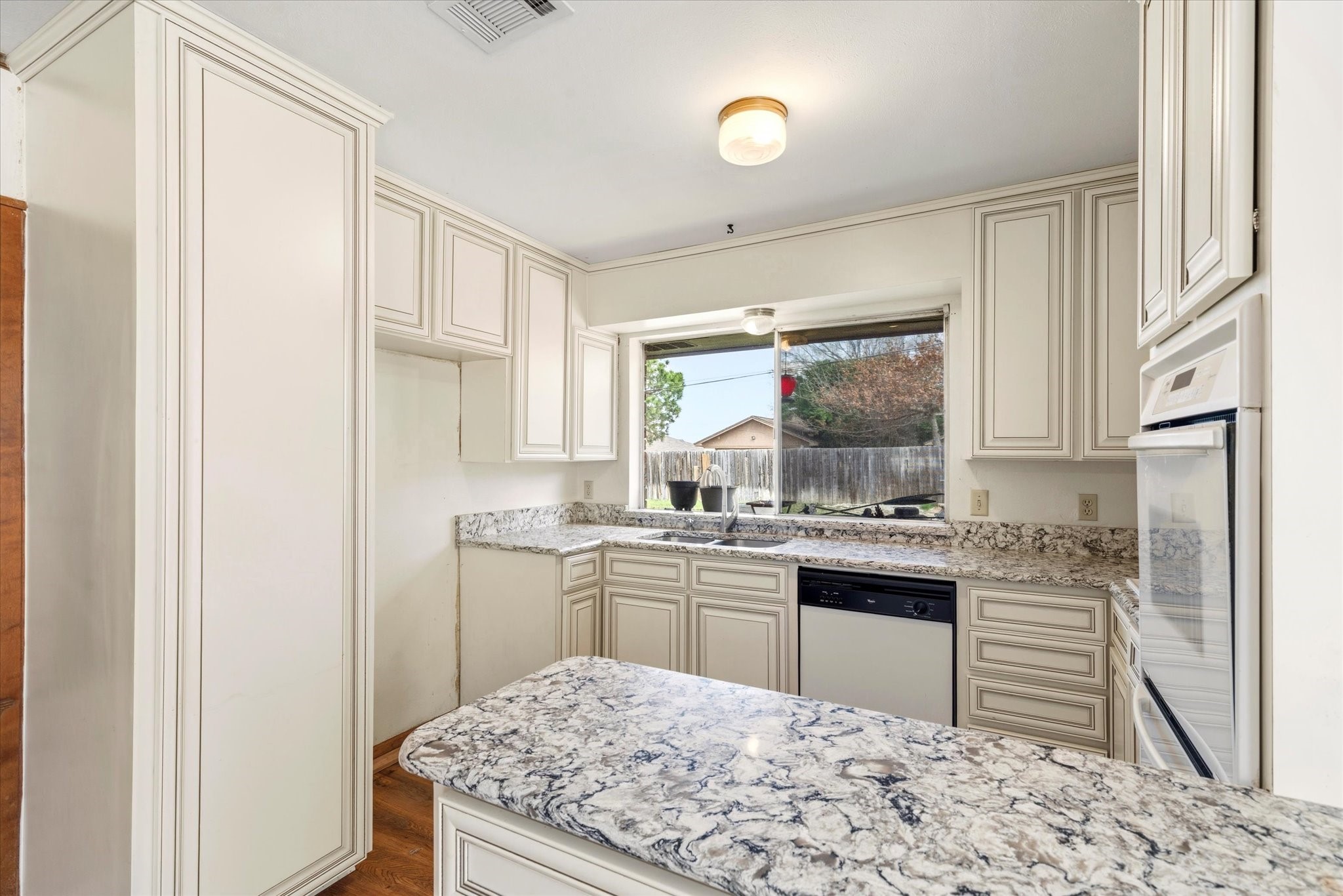 1905 Alamo Drive Arlington TX 76012