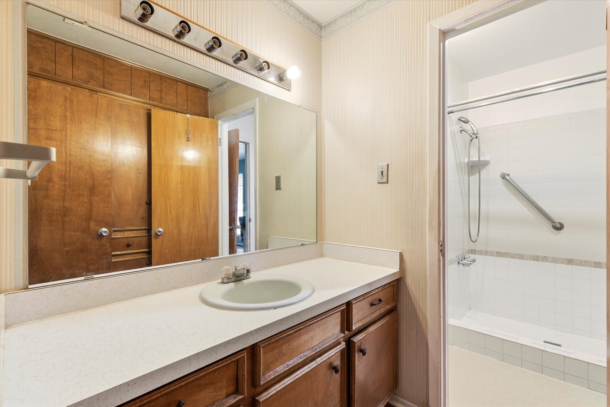 1905 Alamo Drive Arlington TX 76012