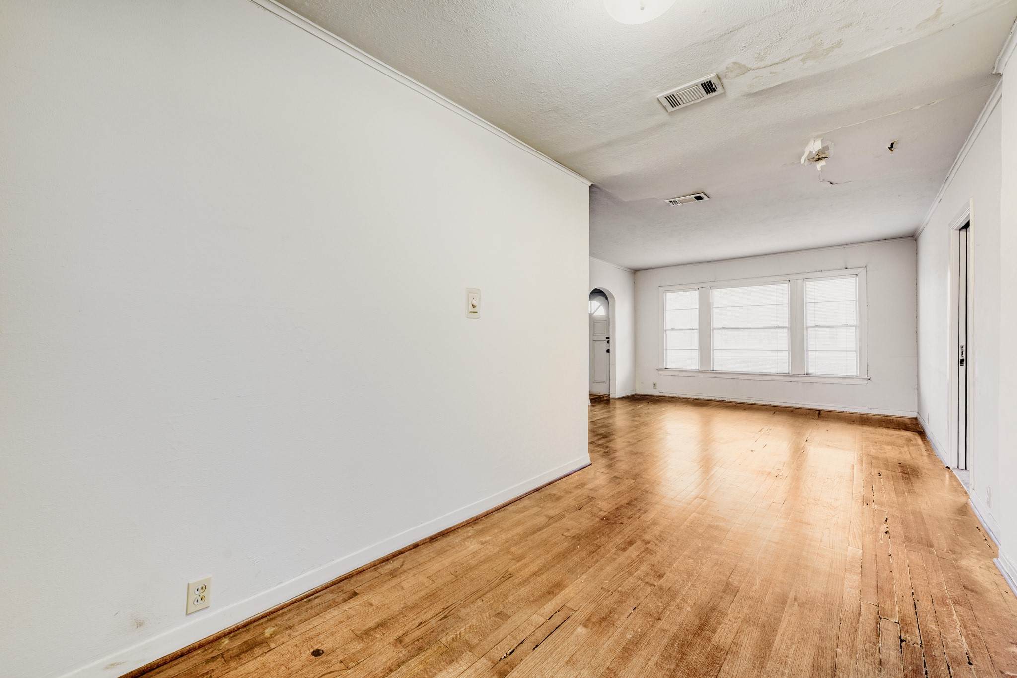 5833 E Mockingbird Lane Dallas TX 75206