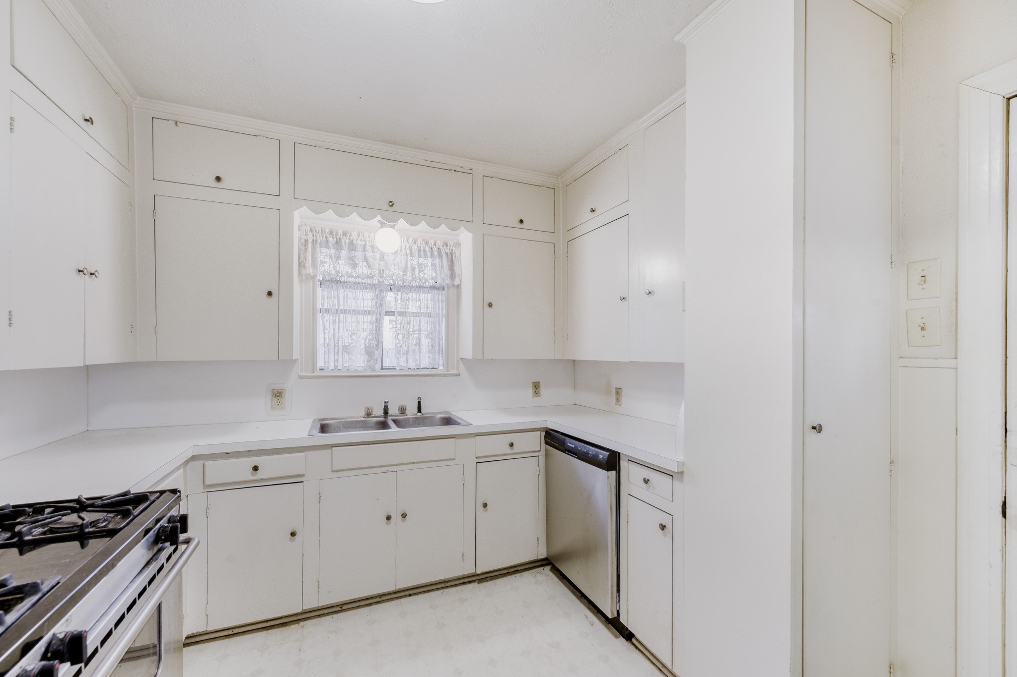 5833 E Mockingbird Lane Dallas TX 75206
