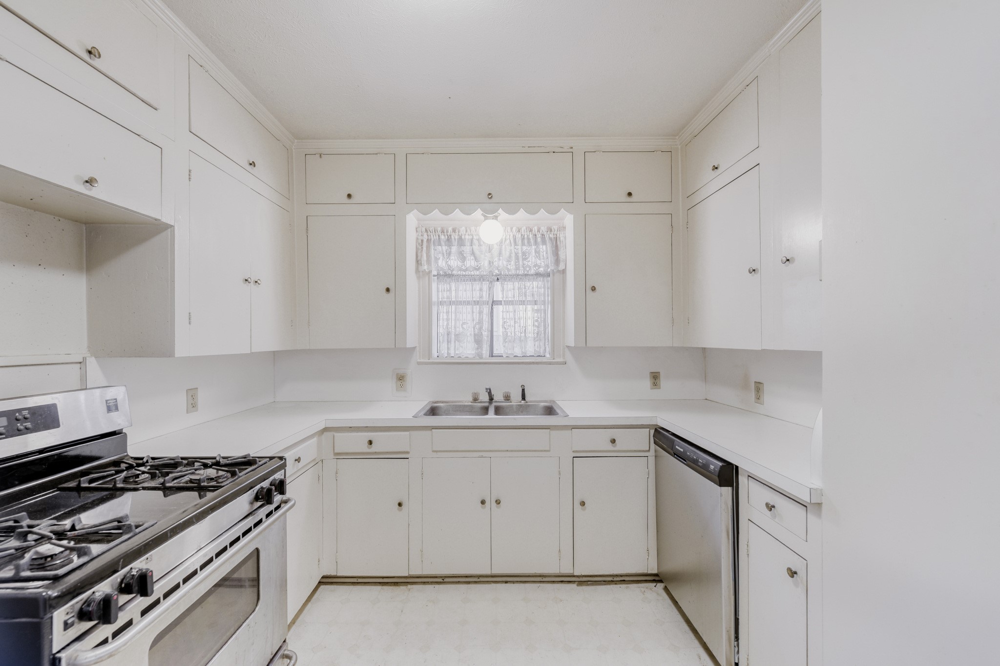 5833 E Mockingbird Lane Dallas TX 75206