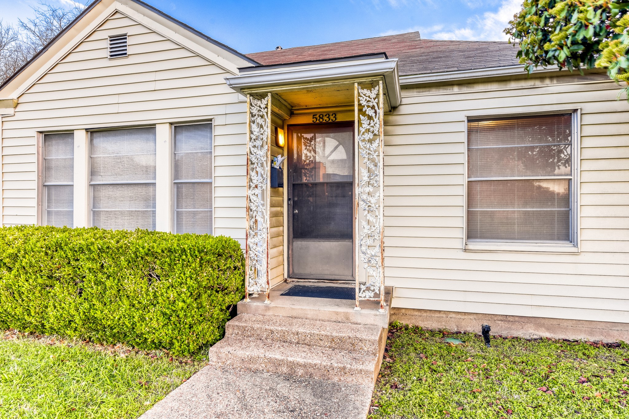 5833 E Mockingbird Lane Dallas TX 75206