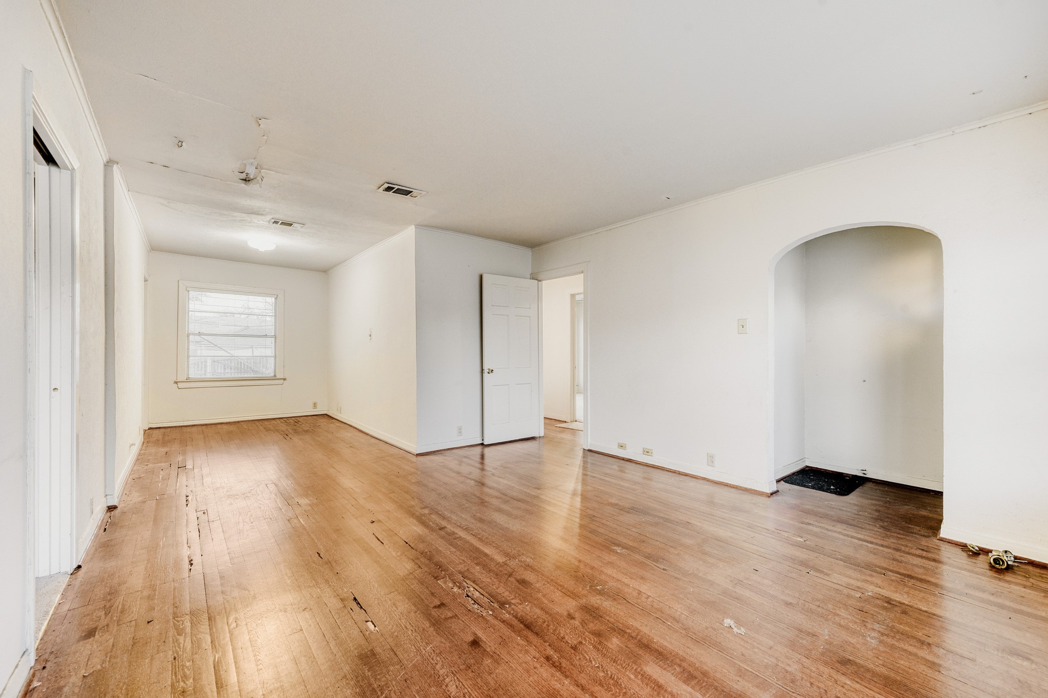 5833 E Mockingbird Lane Dallas TX 75206