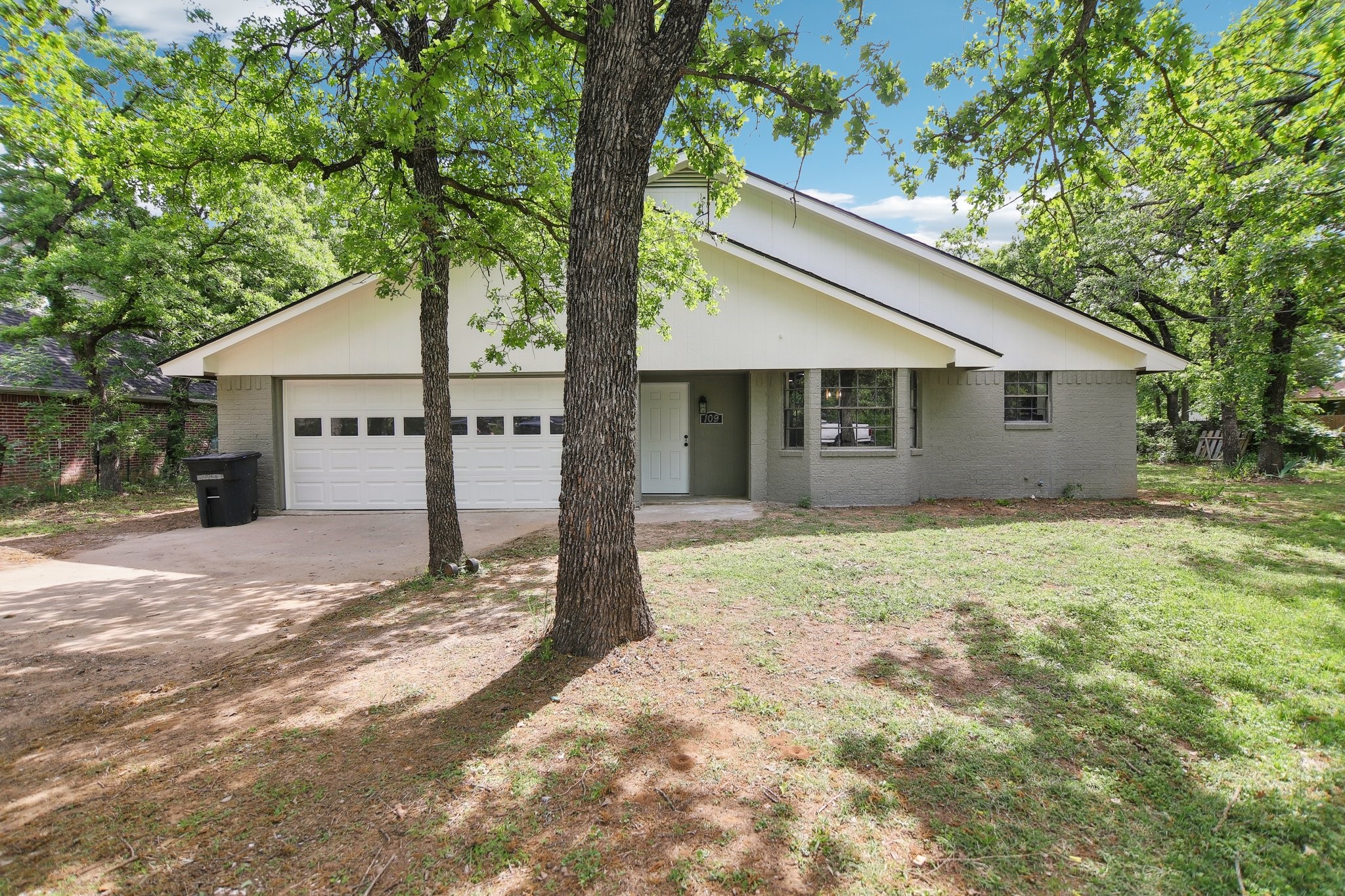 109 Noe Lane Burleson TX 76028