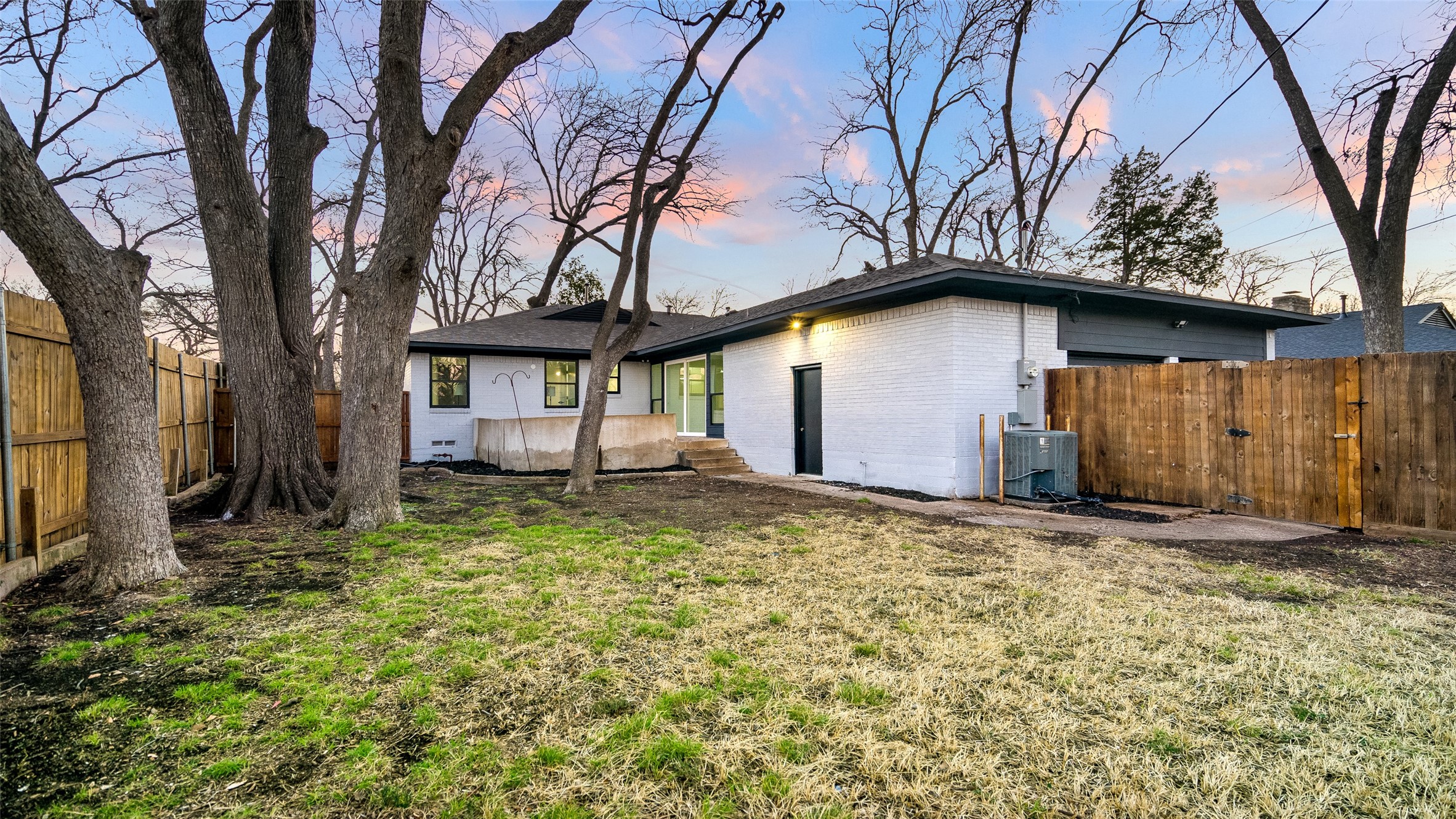 3323 Mapleleaf Lane Dallas TX 75233