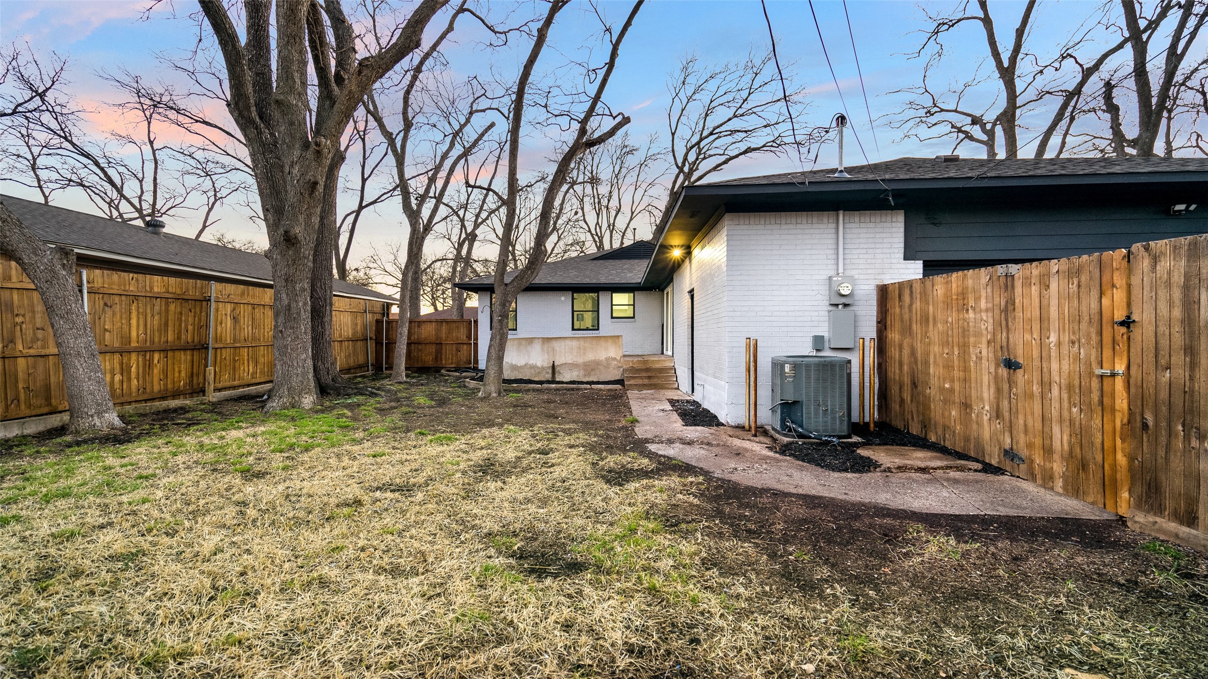 3323 Mapleleaf Lane Dallas TX 75233