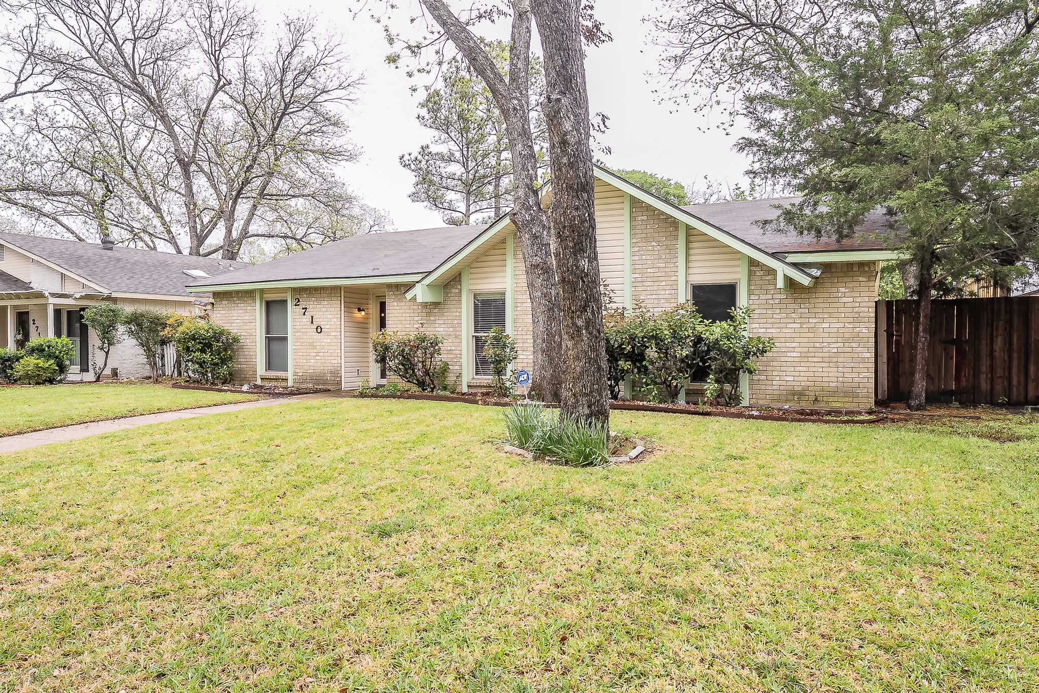 2710 Ashglen Drive Garland TX 75043