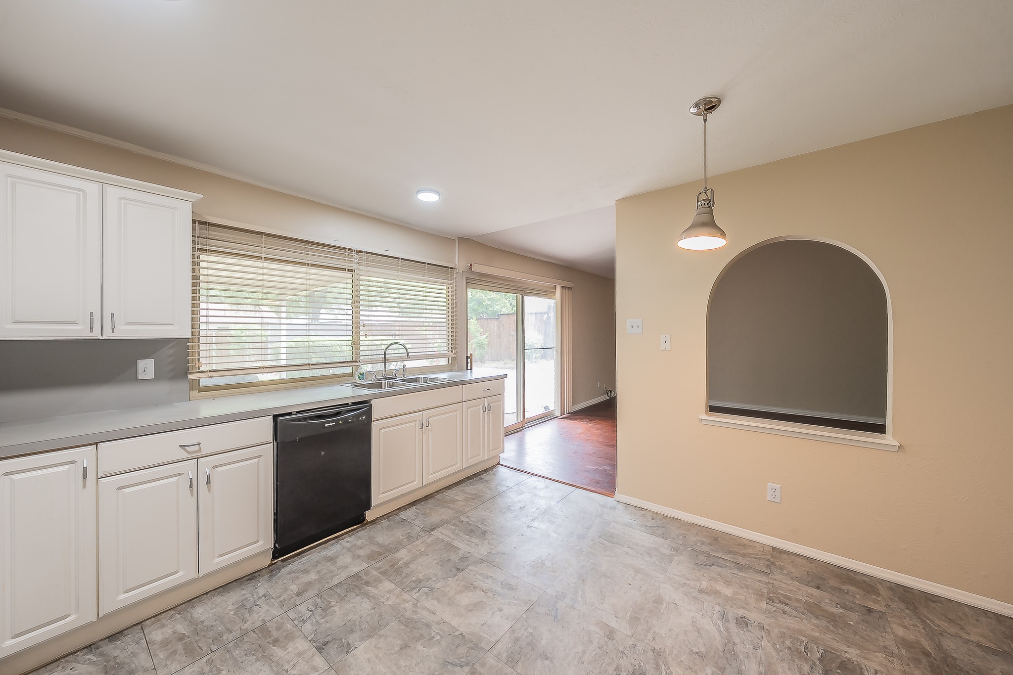 2710 Ashglen Drive Garland TX 75043