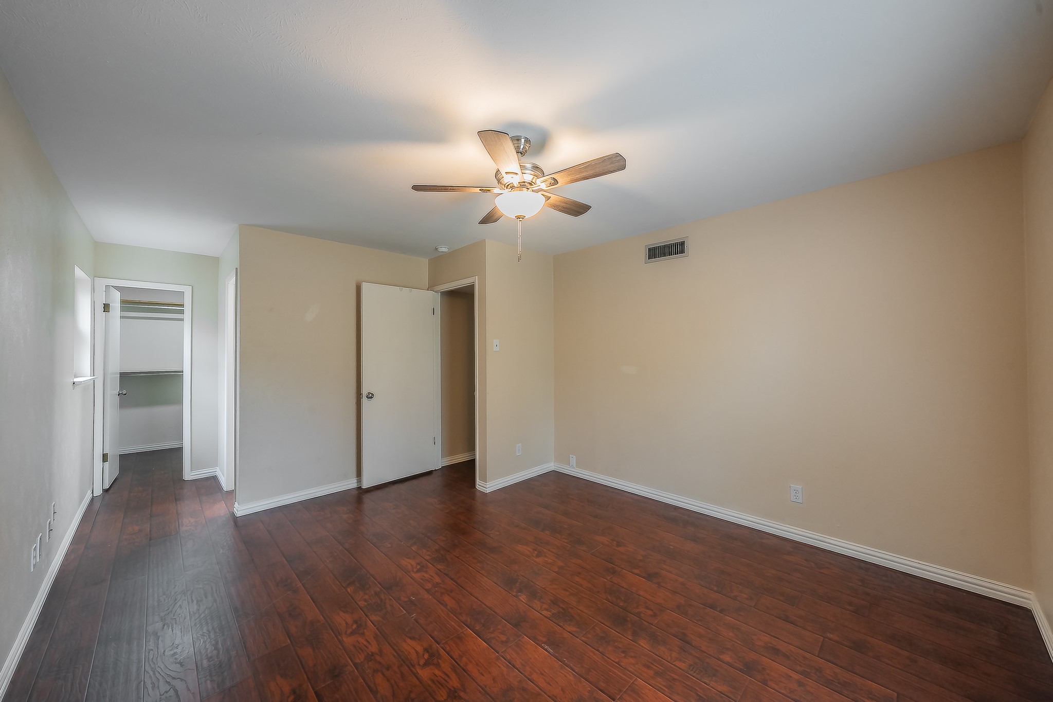 2710 Ashglen Drive Garland TX 75043